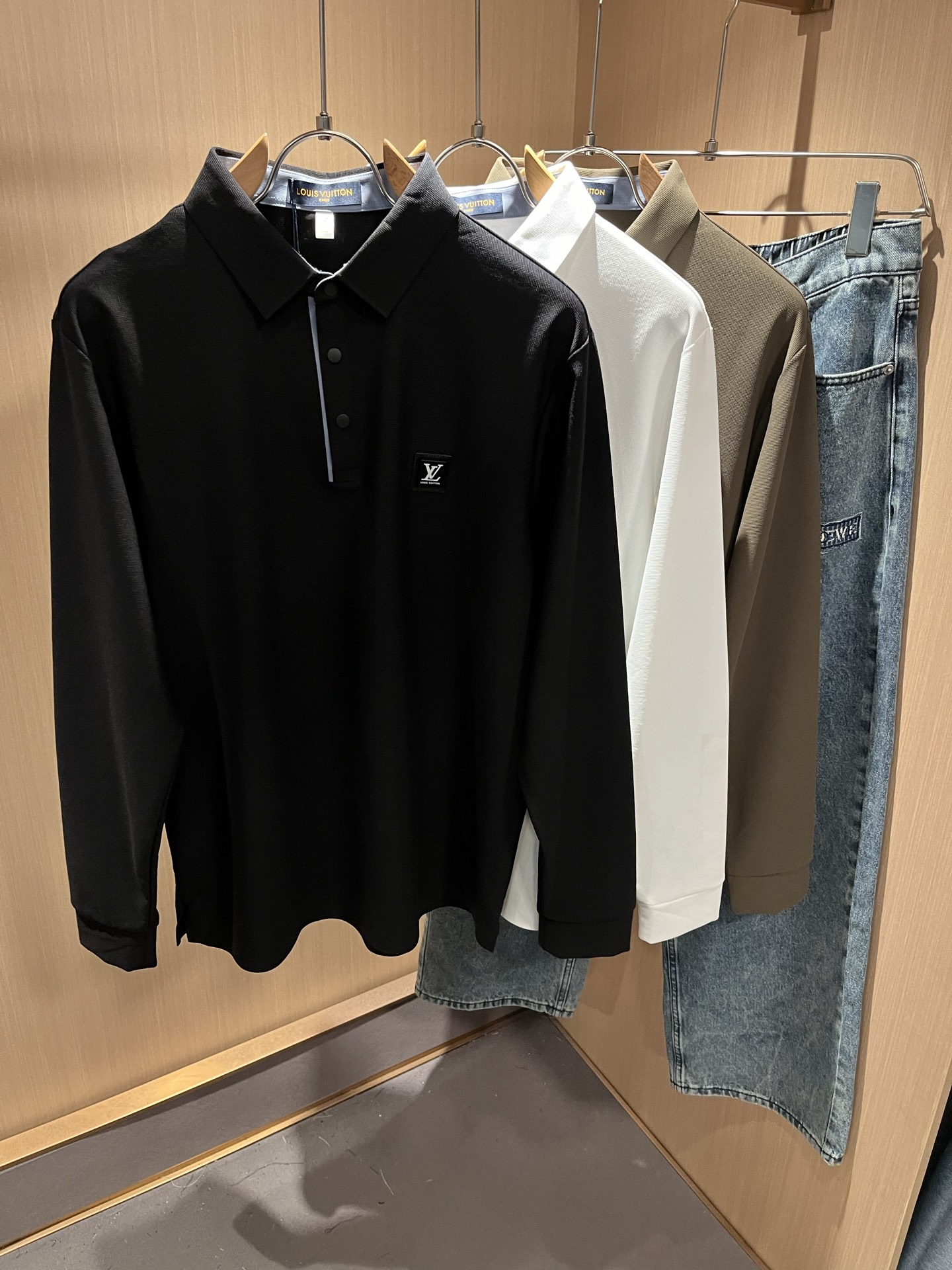 Louis Vuit*on路易*登2025秋季新款长袖Polo衫，最新工艺时尚元素设计理念！胸前logo