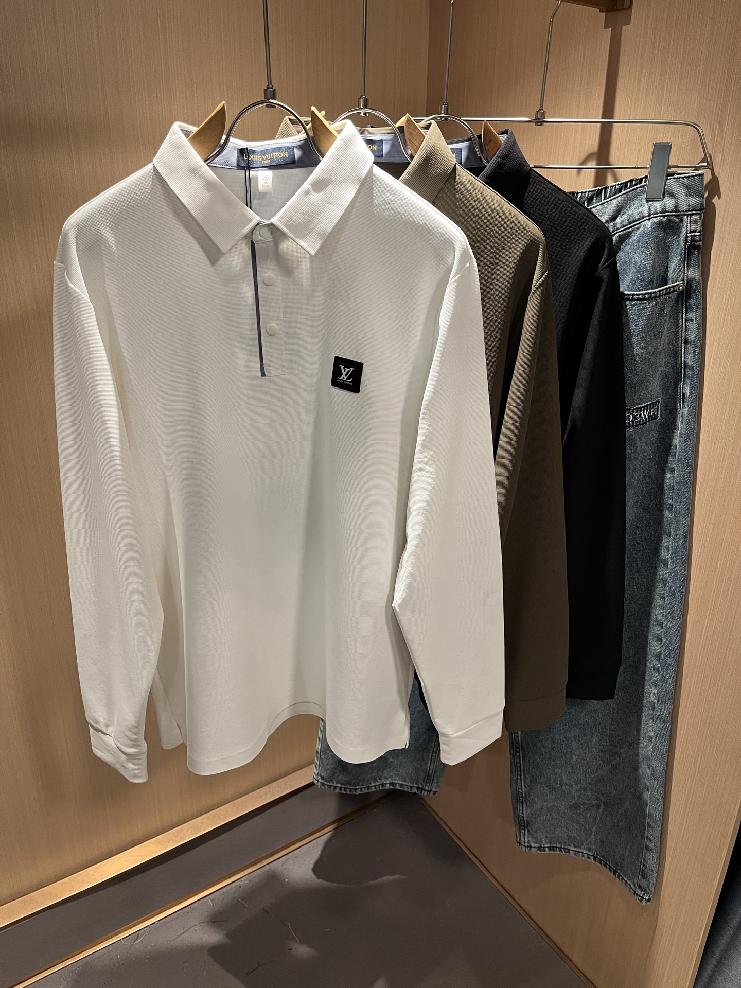 Louis Vuit*on路易*登2025秋季新款长袖Polo衫，最新工艺时尚元素设计理念！胸前logo