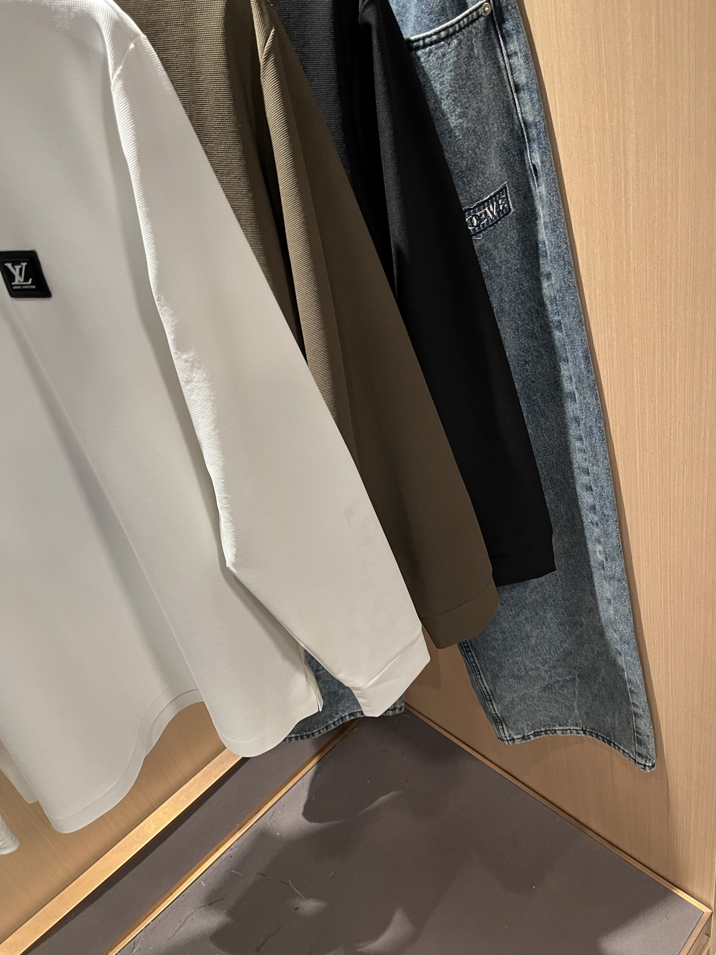 Louis Vuit*on路易*登2025秋季新款长袖Polo衫，最新工艺时尚元素设计理念！胸前logo