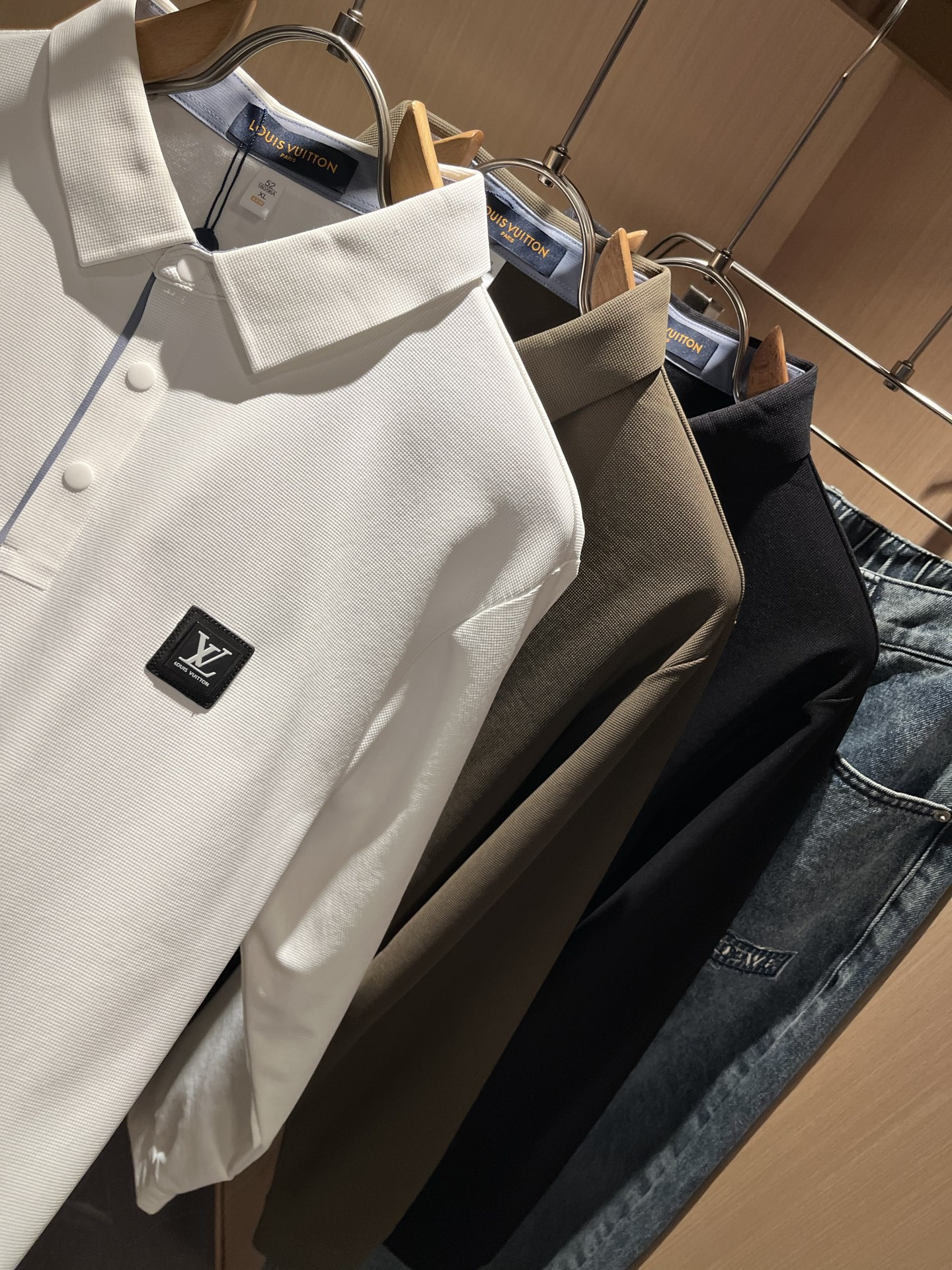 Louis Vuit*on路易*登2025秋季新款长袖Polo衫，最新工艺时尚元素设计理念！胸前logo