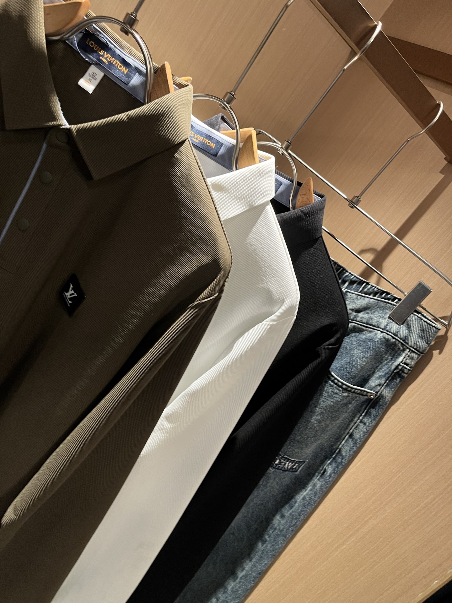 Louis Vuit*on路易*登2025秋季新款长袖Polo衫，最新工艺时尚元素设计理念！胸前logo