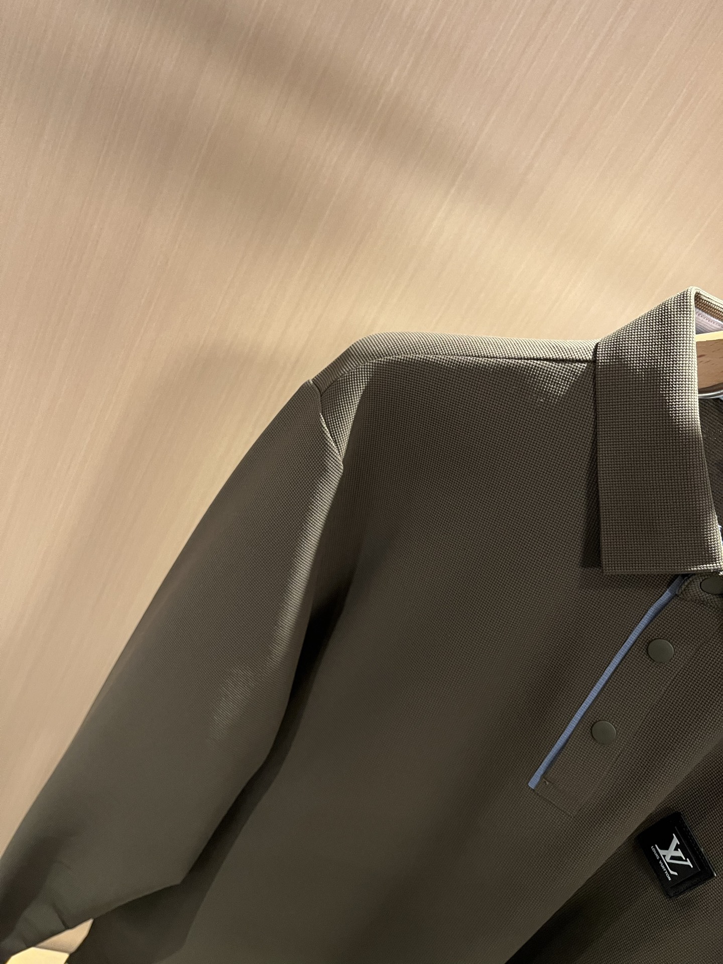 Louis Vuit*on路易*登2025秋季新款长袖Polo衫，最新工艺时尚元素设计理念！胸前logo