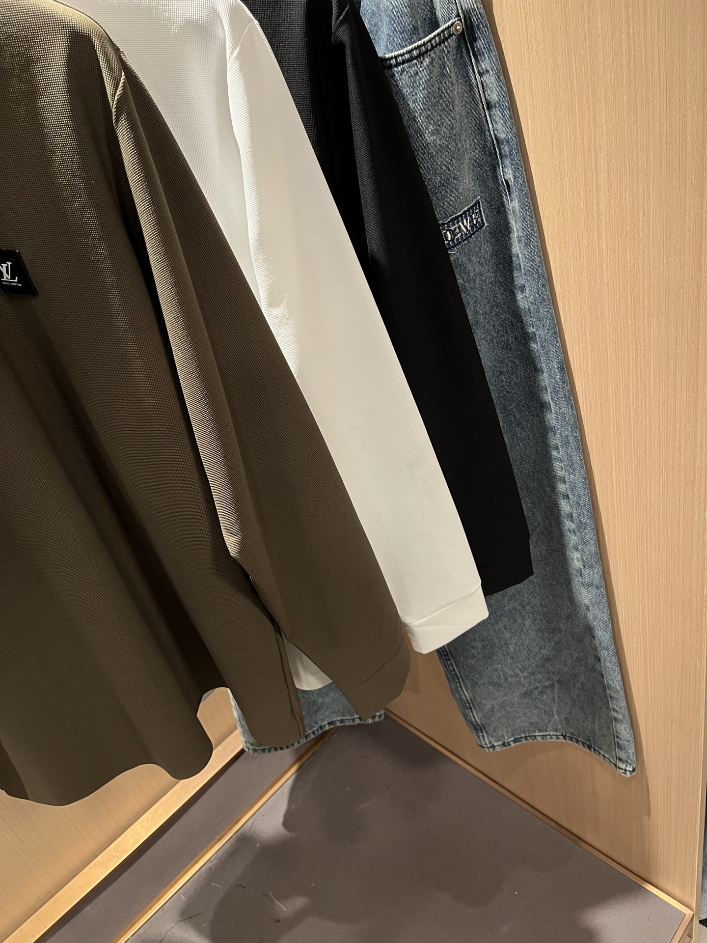 Louis Vuit*on路易*登2025秋季新款长袖Polo衫，最新工艺时尚元素设计理念！胸前logo