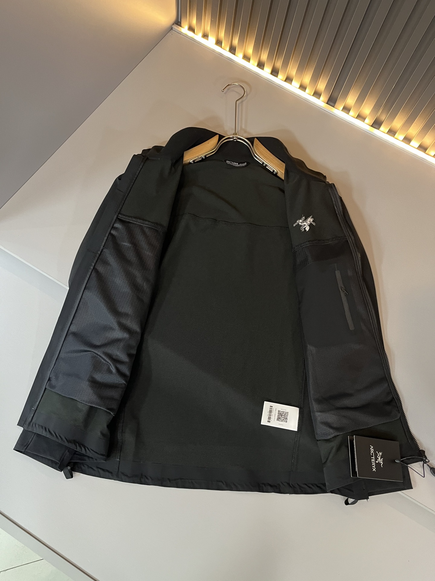 ARCTER*X始*祖鸟 2025秋冬新款男女同款👫夹克外套，户外品牌可能大家第一想到的就是加拿大鹅、始