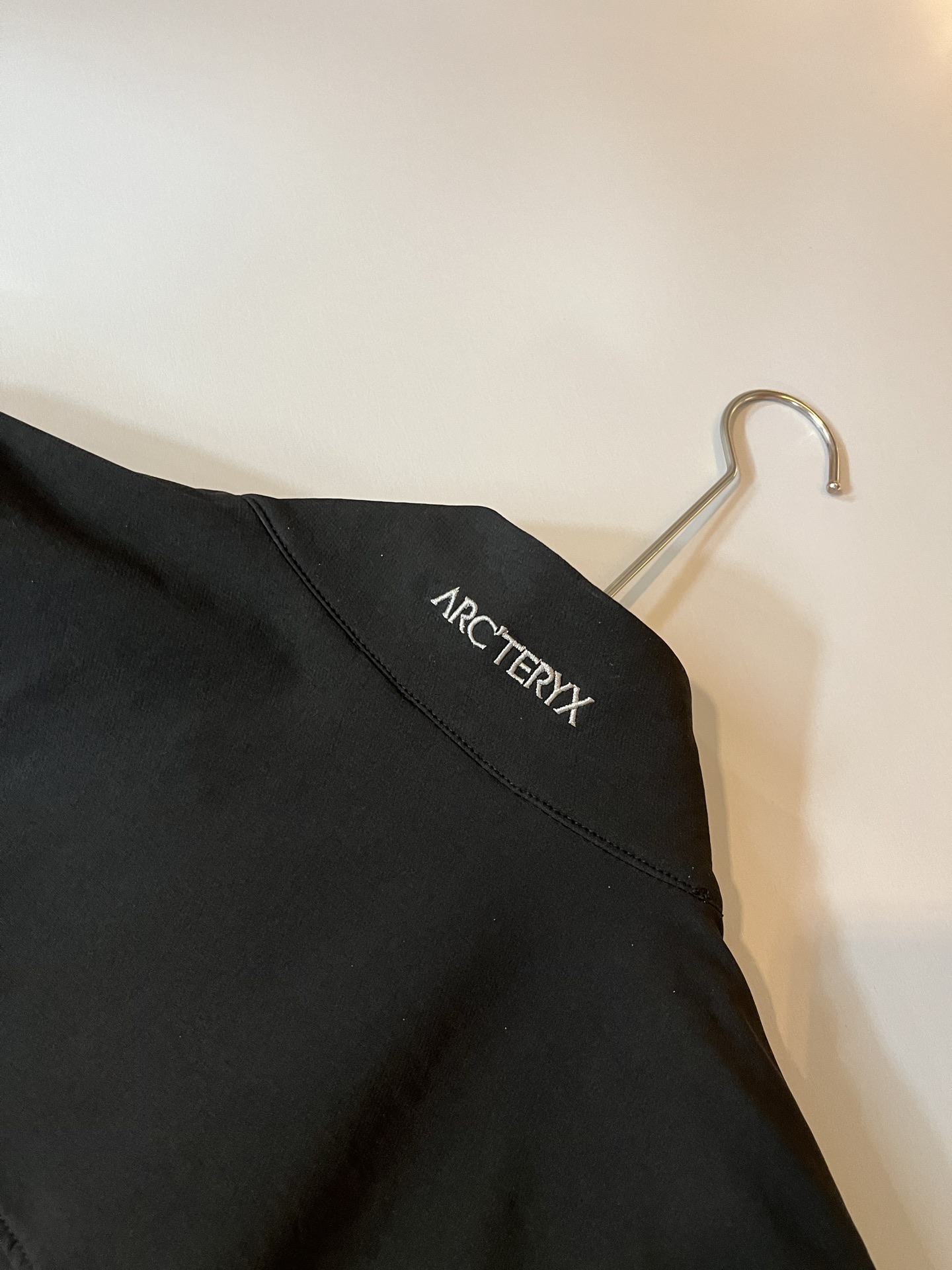 ARCTER*X始*祖鸟 2025秋冬新款男女同款👫夹克外套，户外品牌可能大家第一想到的就是加拿大鹅、始