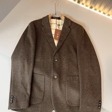 Loro Piana诺悠翩雅 2025秋冬男士西装外套,最新的贸易订单全品相!!网红款!上身舒适透气,不 Loro Piana诺悠翩雅 2025秋冬男士西装外套,最新的贸易订单全品相!!网红款!上身舒适透气,不