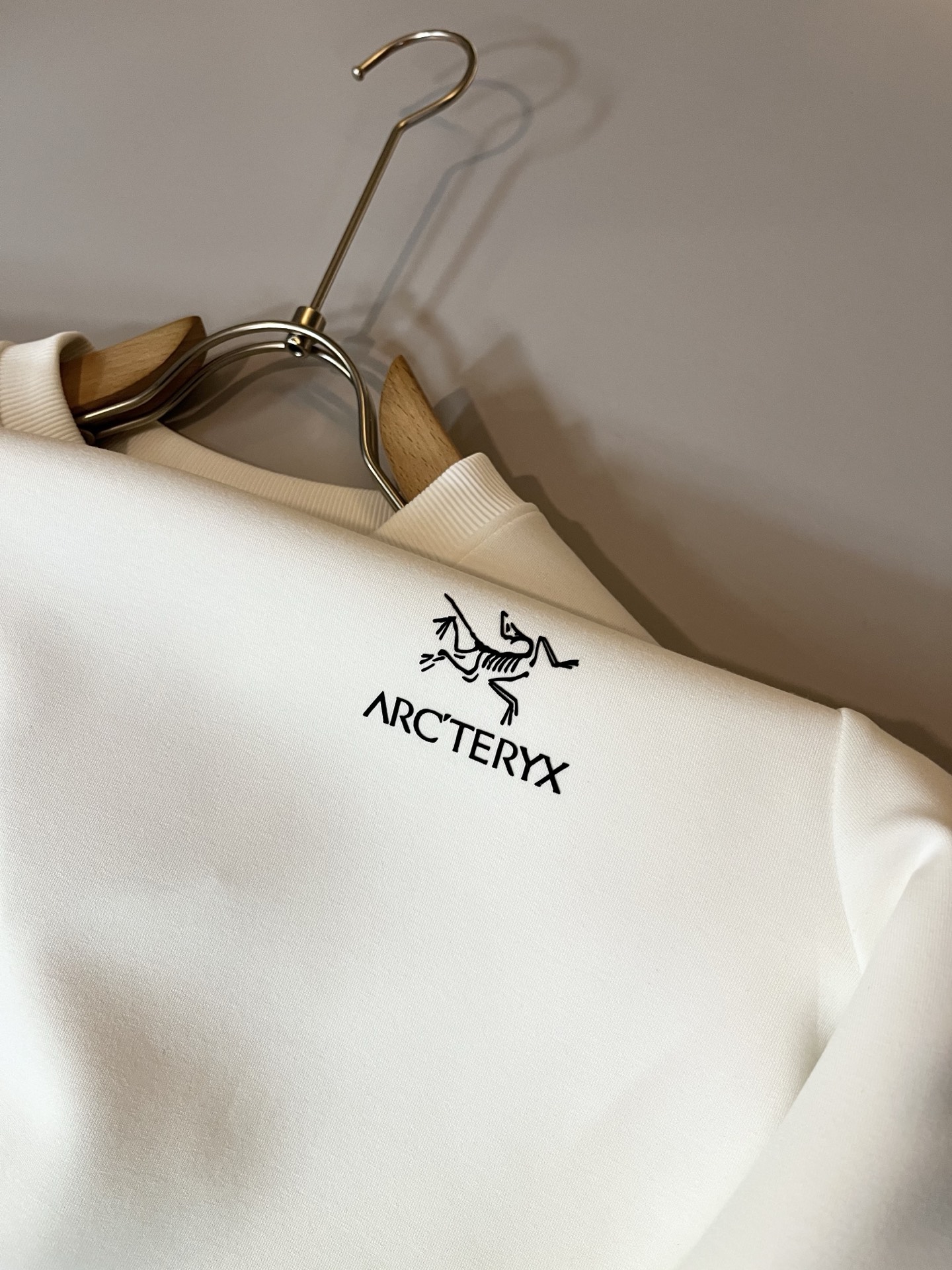 ARCTER*X始*祖鸟 2025秋冬新款男女同款👫休闲卫衣，户外品牌可能大家第一想到的就是加拿大鹅、始