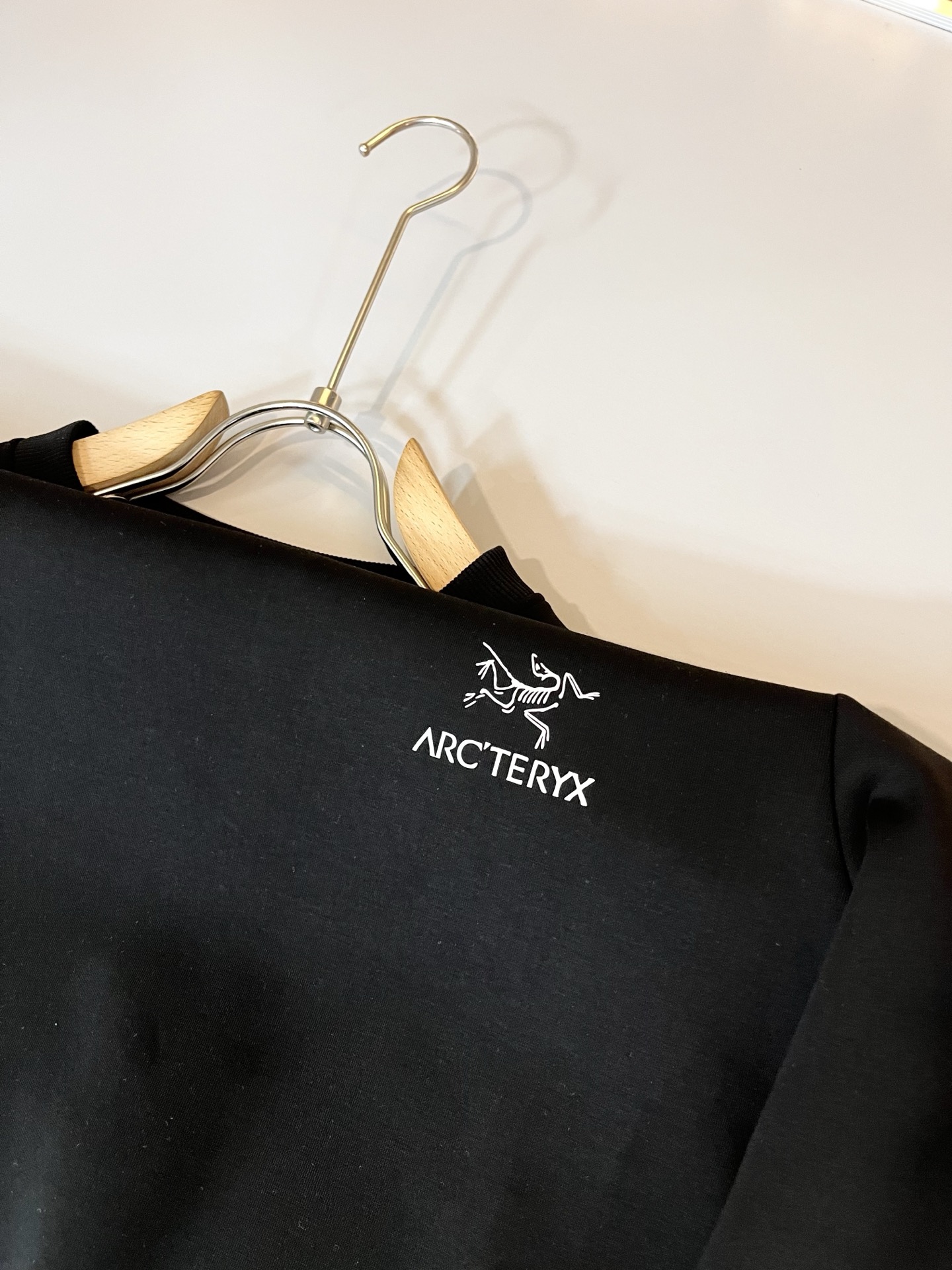 ARCTER*X始*祖鸟 2025秋冬新款男女同款👫休闲卫衣，户外品牌可能大家第一想到的就是加拿大鹅、始