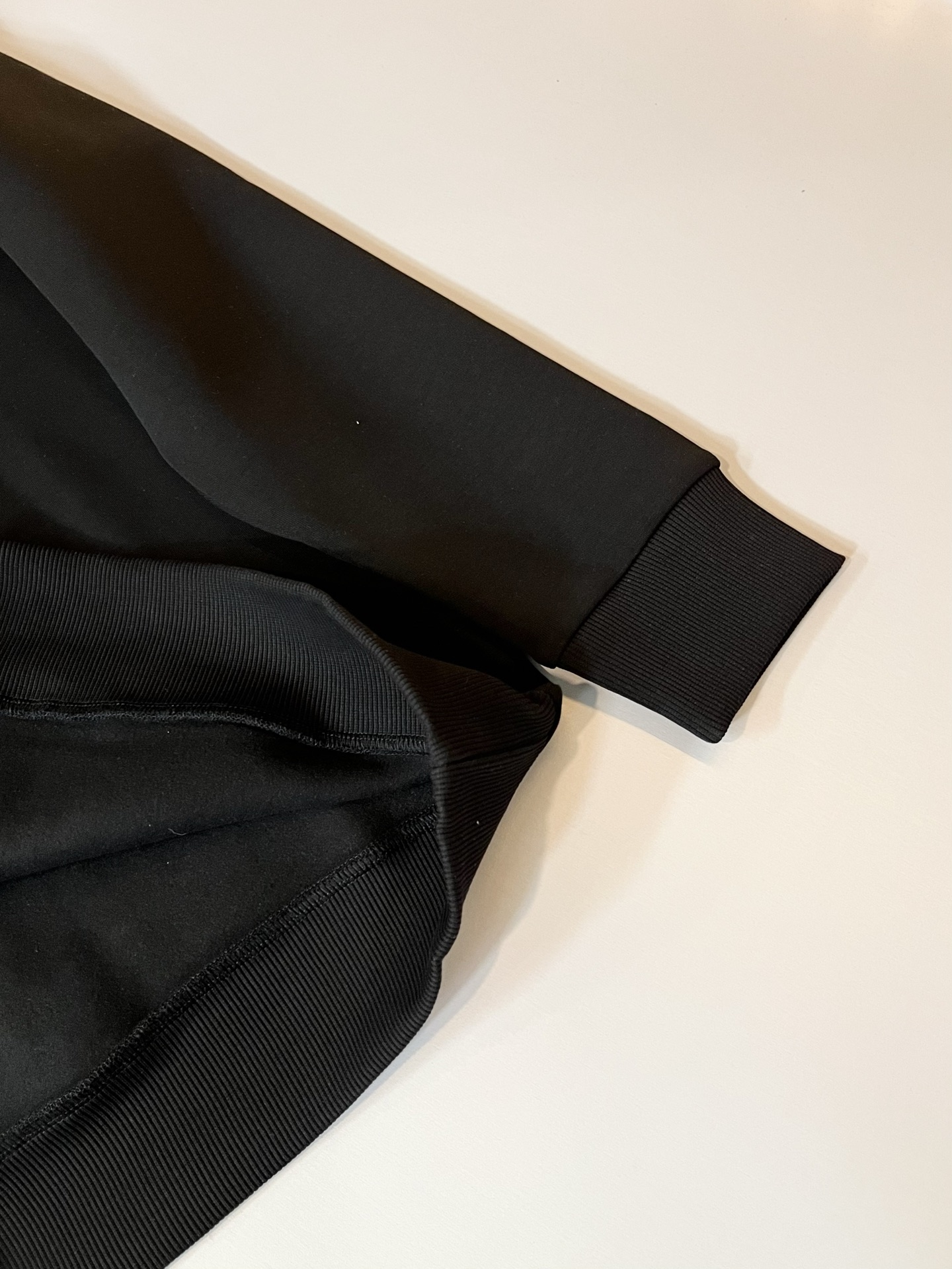 ARCTER*X始*祖鸟 2025秋冬新款男女同款👫休闲卫衣，户外品牌可能大家第一想到的就是加拿大鹅、始