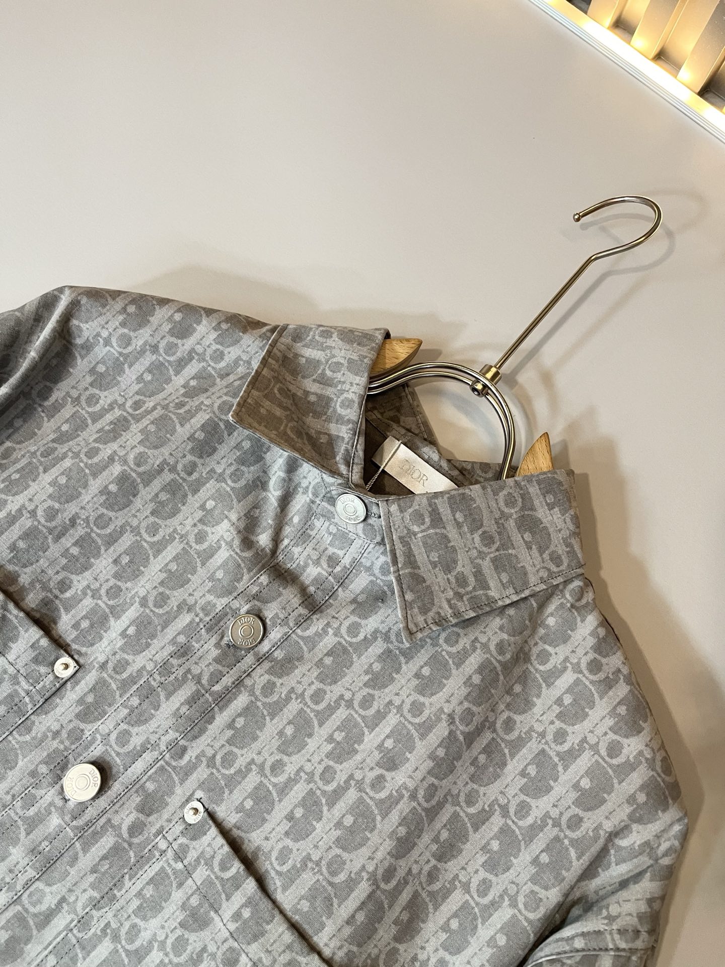 Dior 迪奥2025秋冬新款男女同款👫衬衣，品牌最新设计元素！既不单调也不复杂,恰到好处的展现品味！客