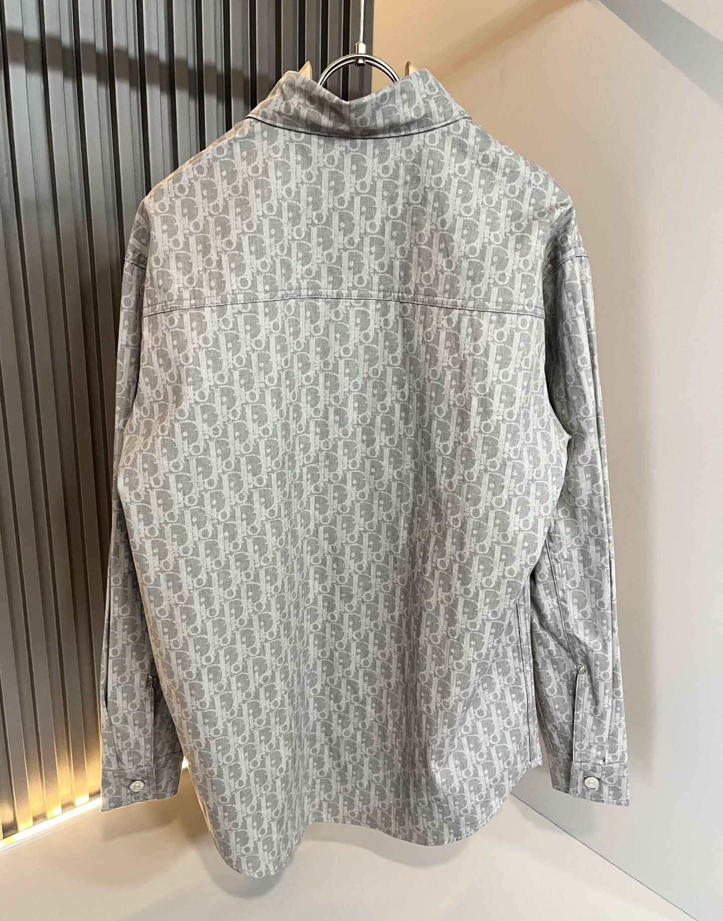 Dior 迪奥2025秋冬新款男女同款👫衬衣，品牌最新设计元素！既不单调也不复杂,恰到好处的展现品味！客