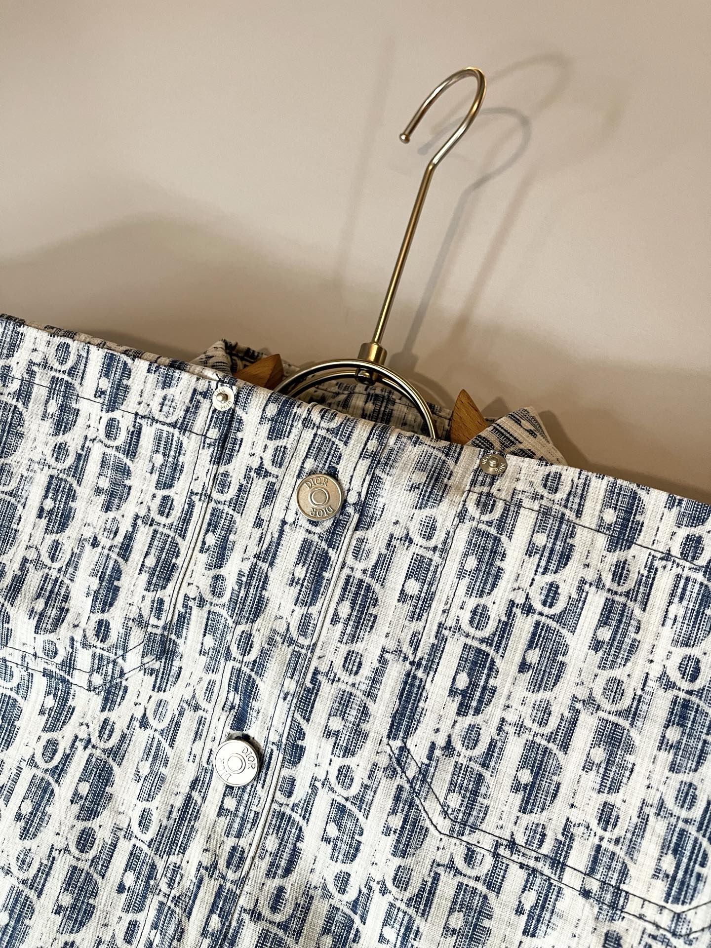 Dior 迪奥2025秋冬新款男女同款👫衬衣，品牌最新设计元素！既不单调也不复杂,恰到好处的展现品味！客