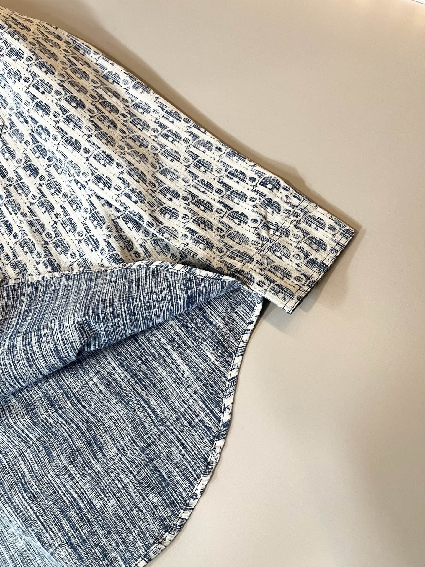 Dior 迪奥2025秋冬新款男女同款👫衬衣，品牌最新设计元素！既不单调也不复杂,恰到好处的展现品味！客