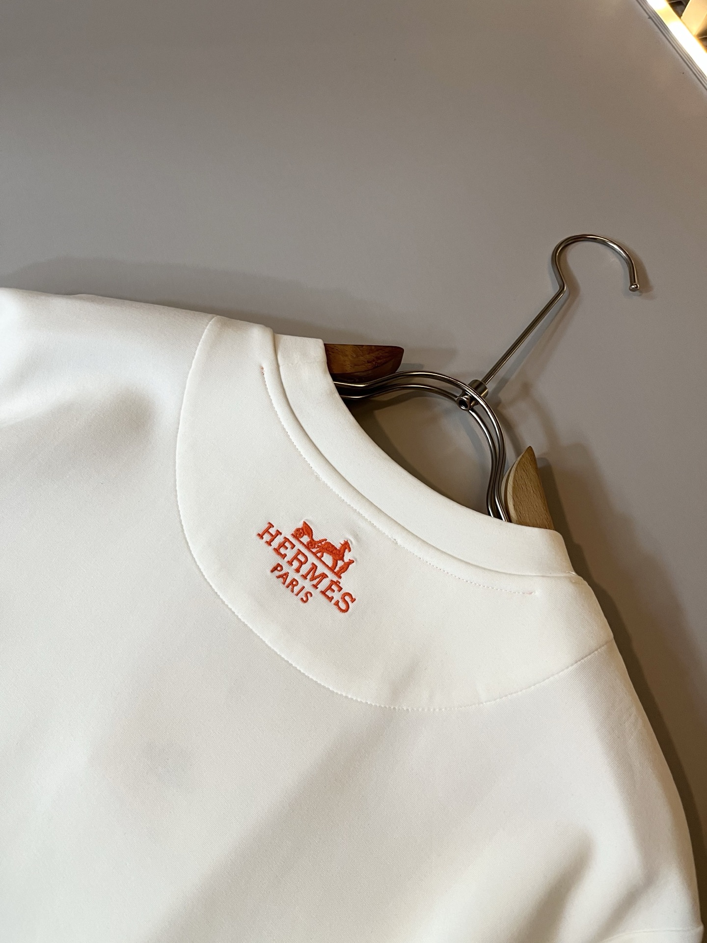 Her*mes爱*仕2025秋冬新款男士长袖打底T恤，全新升级百搭基础款，低调奢华，品格之选！甄选优质精