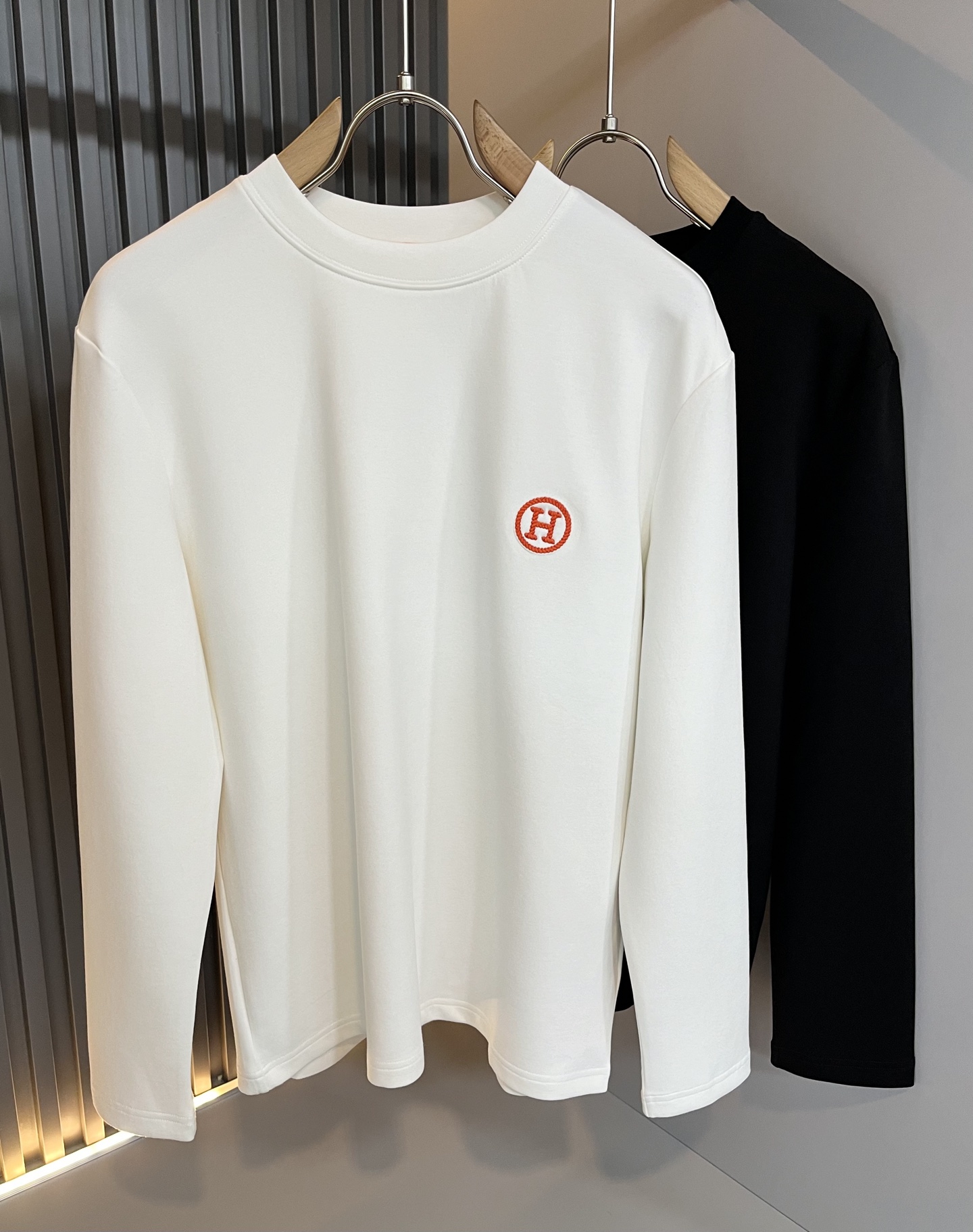 Her*mes爱*仕2025秋冬新款男士长袖打底T恤，全新升级百搭基础款，低调奢华，品格之选！甄选优质精