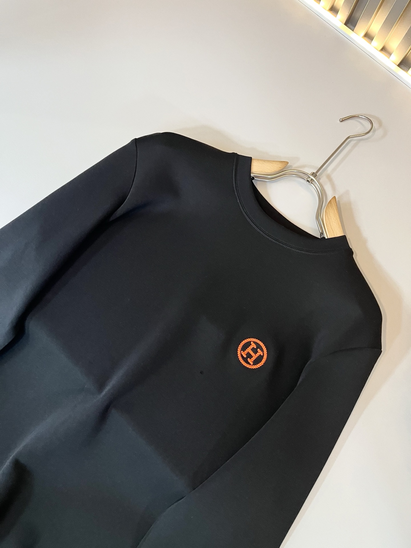 Her*mes爱*仕2025秋冬新款男士长袖打底T恤，全新升级百搭基础款，低调奢华，品格之选！甄选优质精