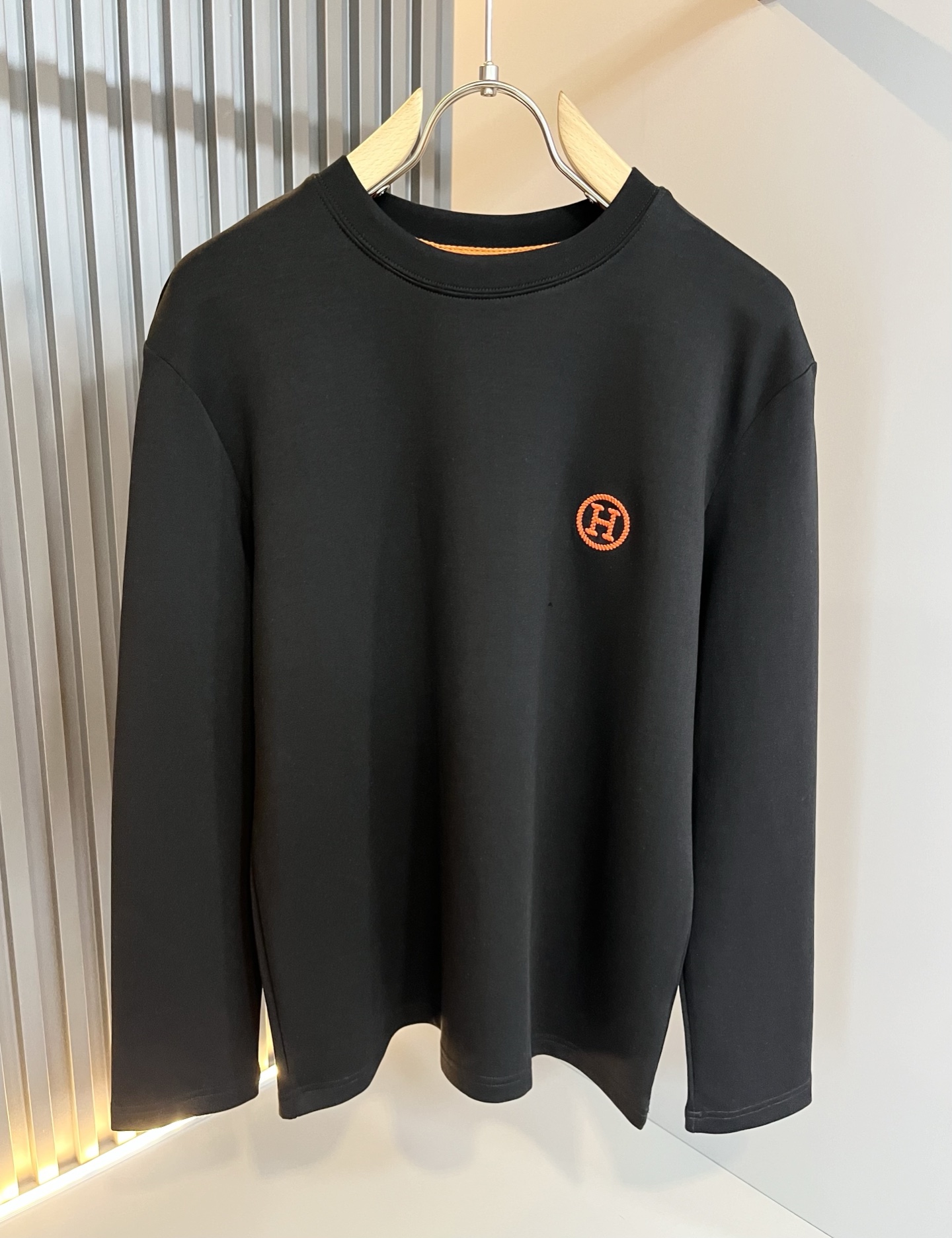 Her*mes爱*仕2025秋冬新款男士长袖打底T恤，全新升级百搭基础款，低调奢华，品格之选！甄选优质精