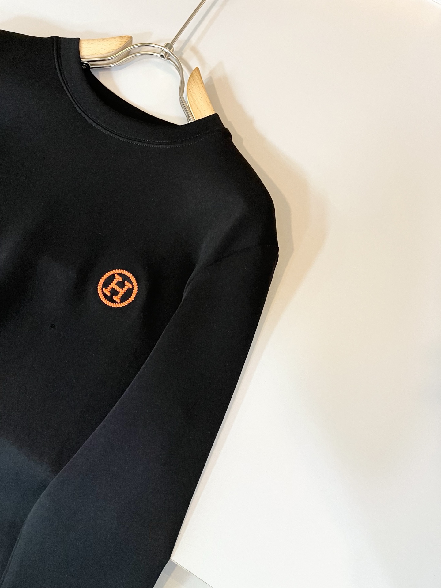 Her*mes爱*仕2025秋冬新款男士长袖打底T恤，全新升级百搭基础款，低调奢华，品格之选！甄选优质精