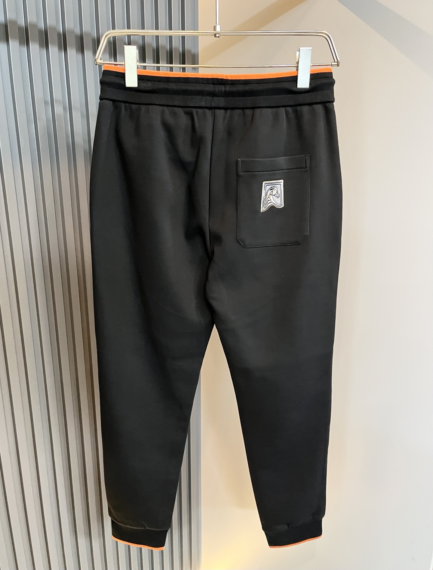 HERM*S爱*仕 2025秋冬男士高端休闲套装，海外贸易公司渠道订单 ！上海恒隆店在售！高级、简约，工