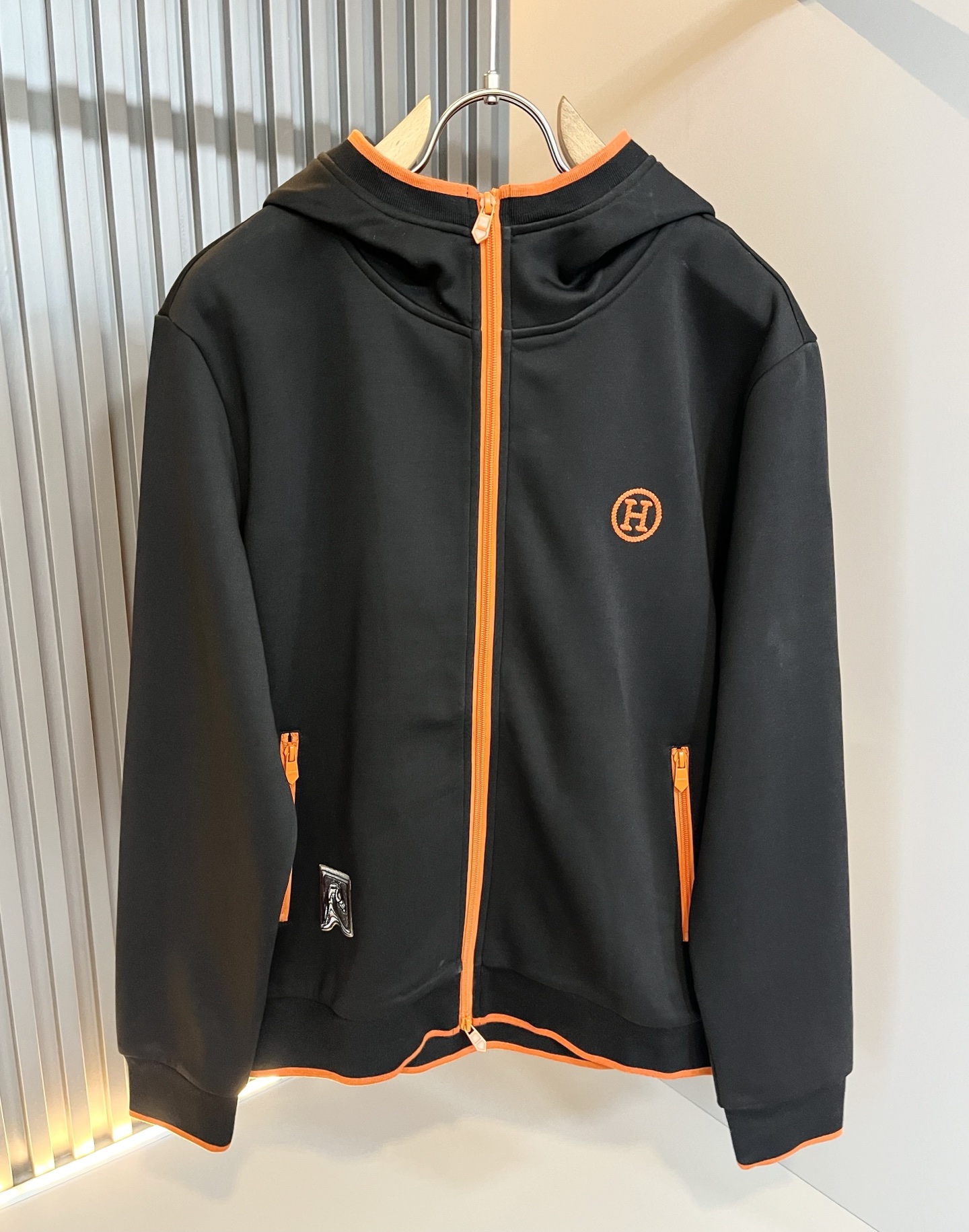 HERM*S爱*仕 2025秋冬男士高端休闲套装，海外贸易公司渠道订单 ！上海恒隆店在售！高级、简约，工