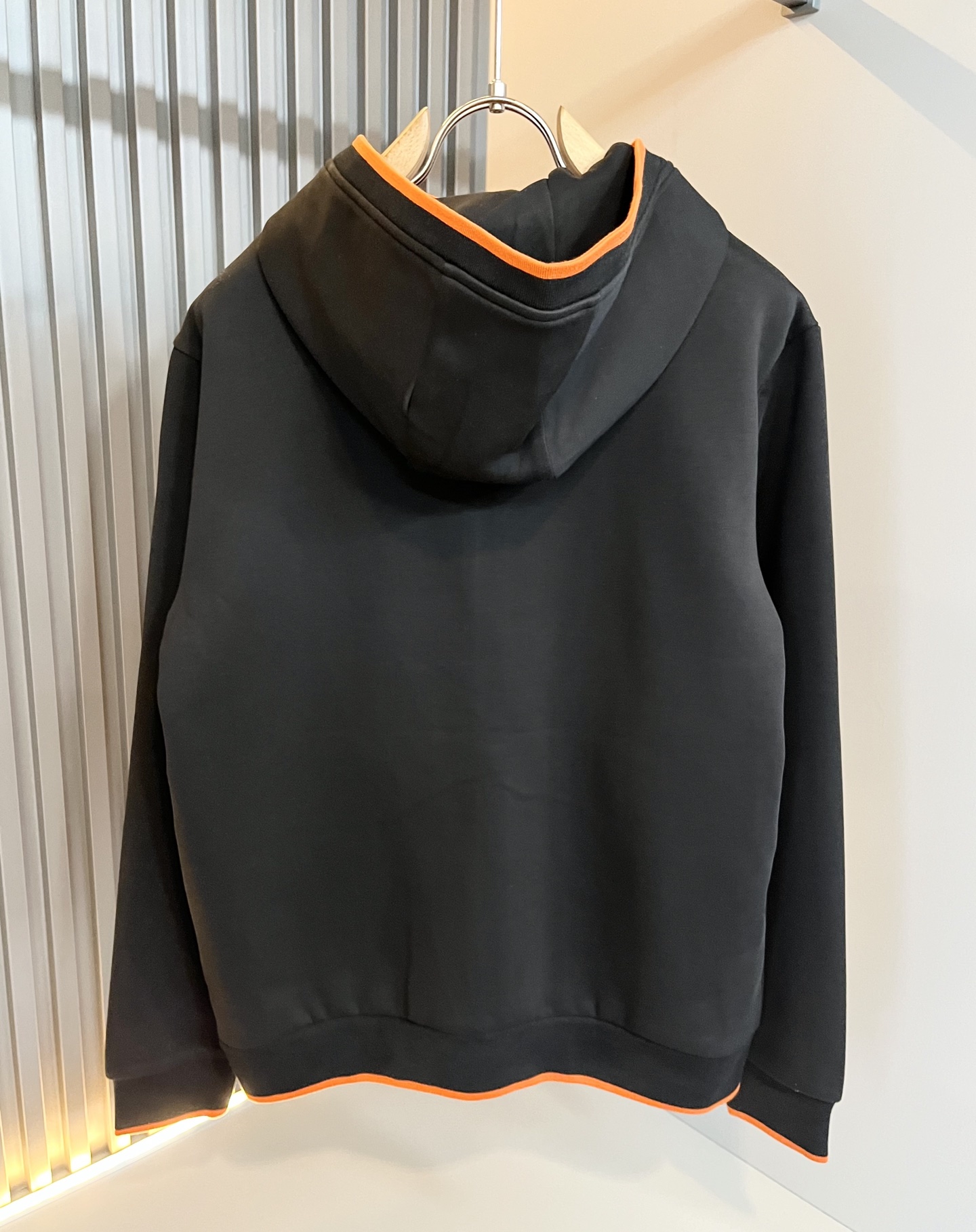 HERM*S爱*仕 2025秋冬男士高端休闲套装，海外贸易公司渠道订单 ！上海恒隆店在售！高级、简约，工