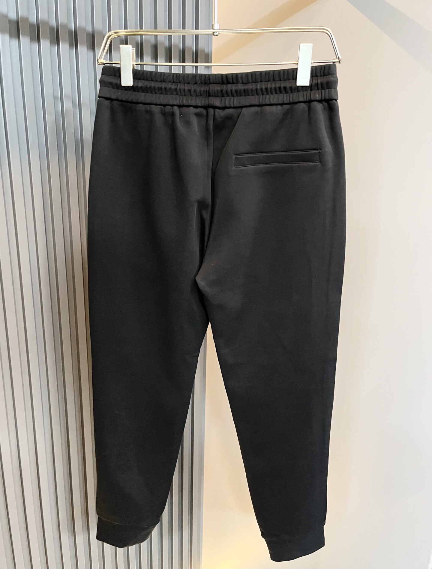 Bur*erry 巴*莉 2025秋冬新款男士休闲套装，品牌最新设计元素！既不单调也不复杂，好处的展现品