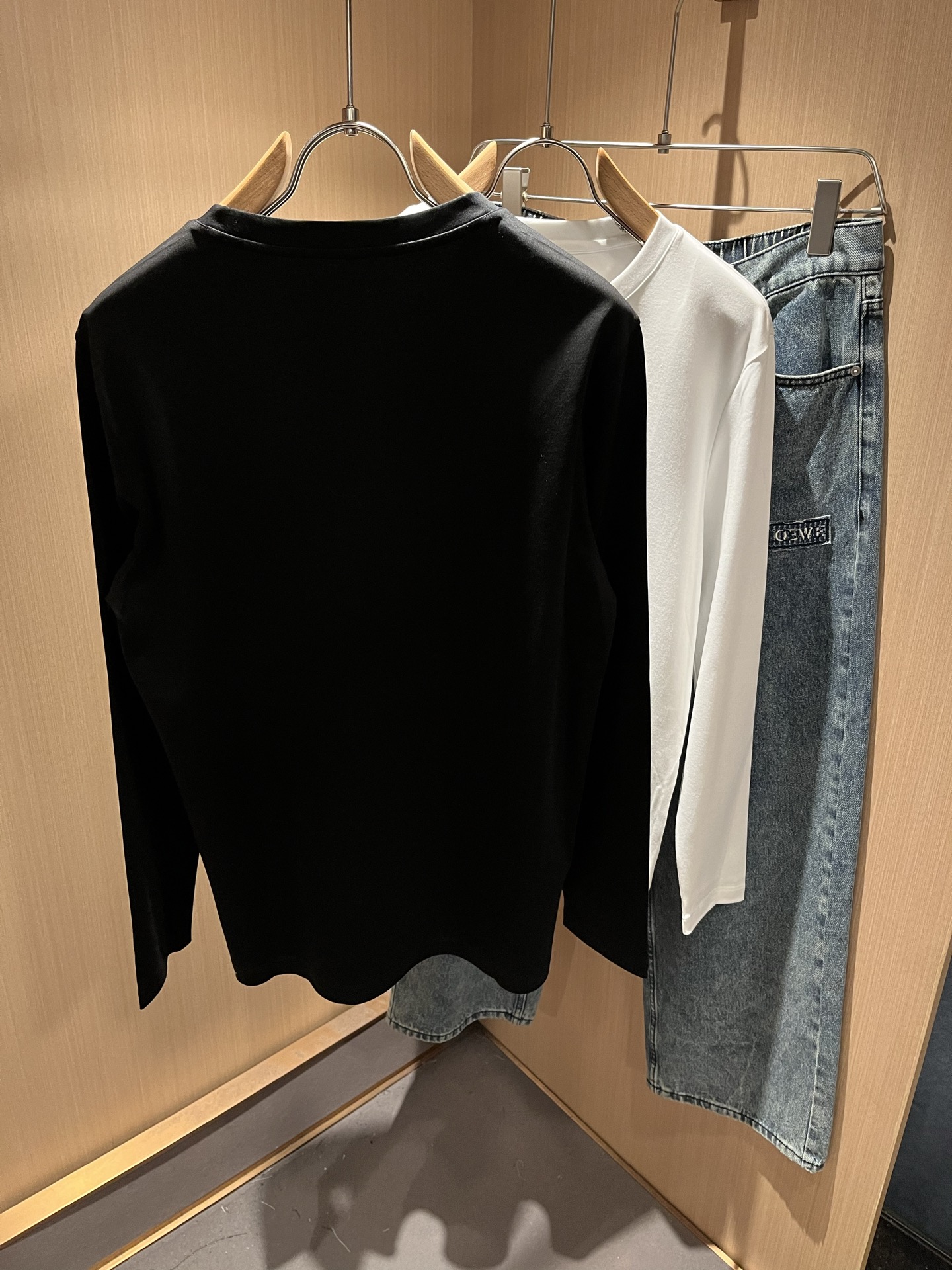 Bur*erry 巴*莉 2025秋季新款男士长袖打底，品牌最新设计元素！既不单调也不复杂,恰到好处的展