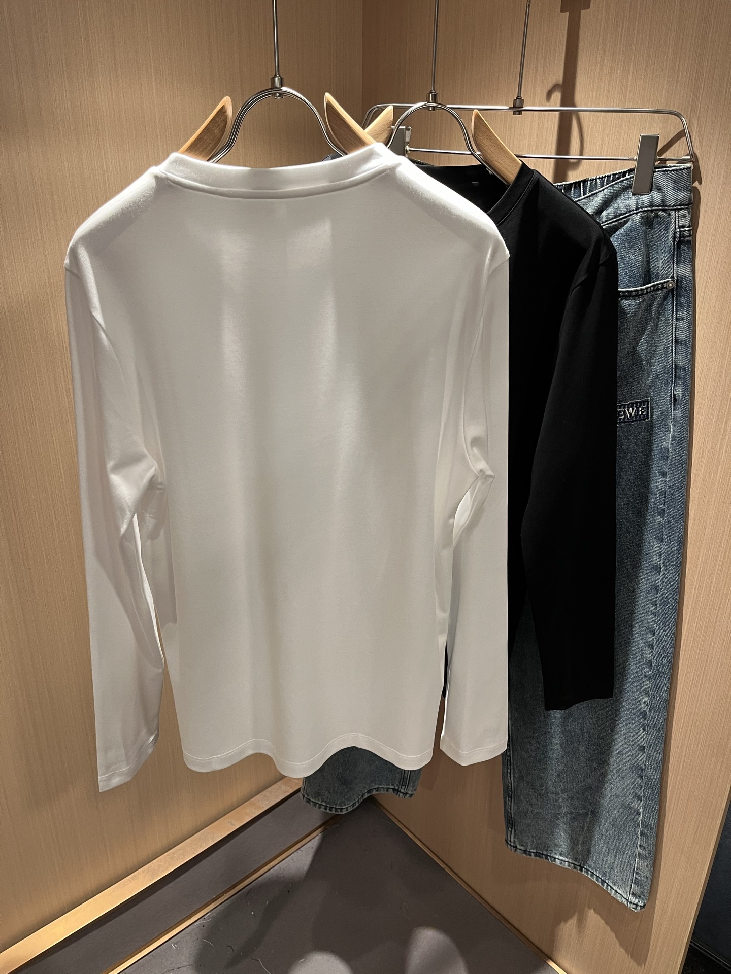 Bur*erry 巴*莉 2025秋季新款男士长袖打底，品牌最新设计元素！既不单调也不复杂,恰到好处的展