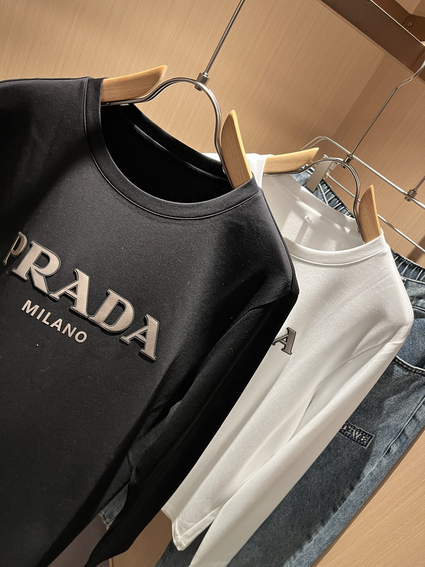 PRAD*A普*达2025秋冬新款男士长袖打底衫，最新款全网独家首上！！~既经典有时尚百搭，谁不爱啊，将