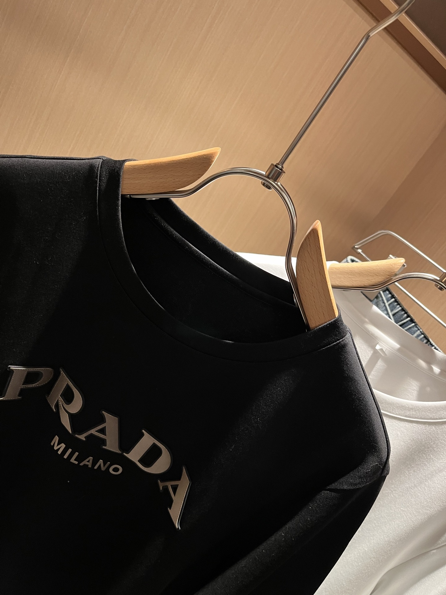 PRAD*A普*达2025秋冬新款男士长袖打底衫，最新款全网独家首上！！~既经典有时尚百搭，谁不爱啊，将