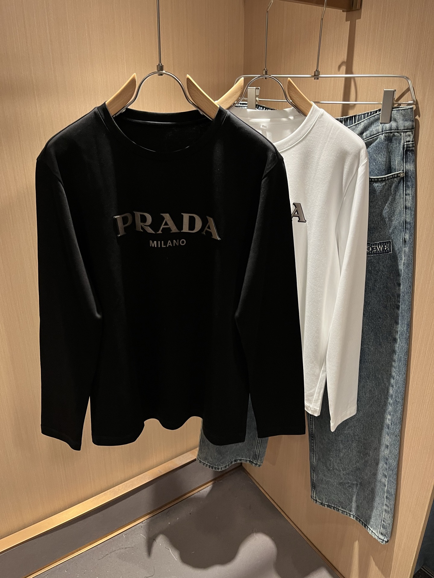 PRAD*A普*达2025秋冬新款男士长袖打底衫，最新款全网独家首上！！~既经典有时尚百搭，谁不爱啊，将