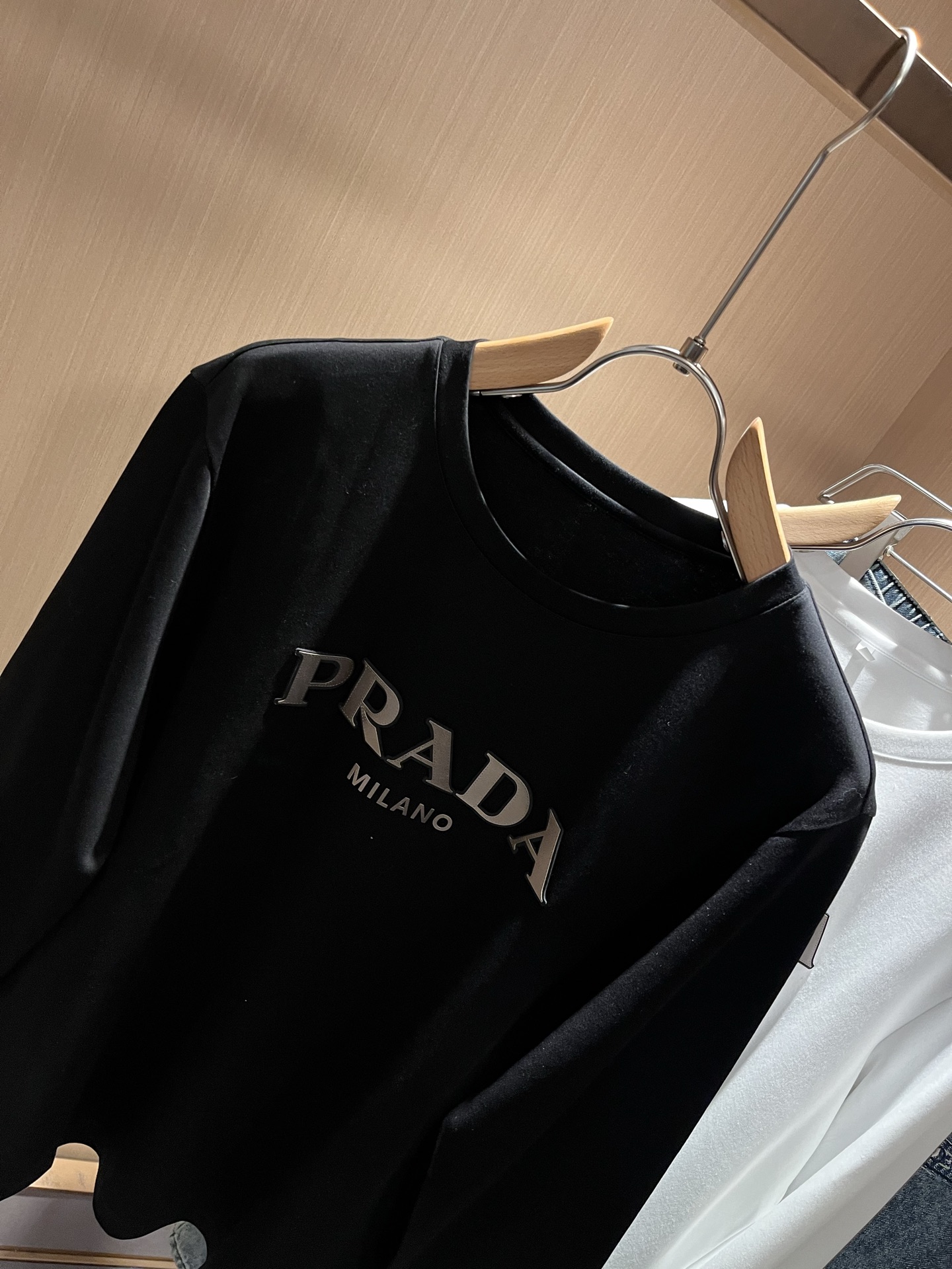 PRAD*A普*达2025秋冬新款男士长袖打底衫，最新款全网独家首上！！~既经典有时尚百搭，谁不爱啊，将