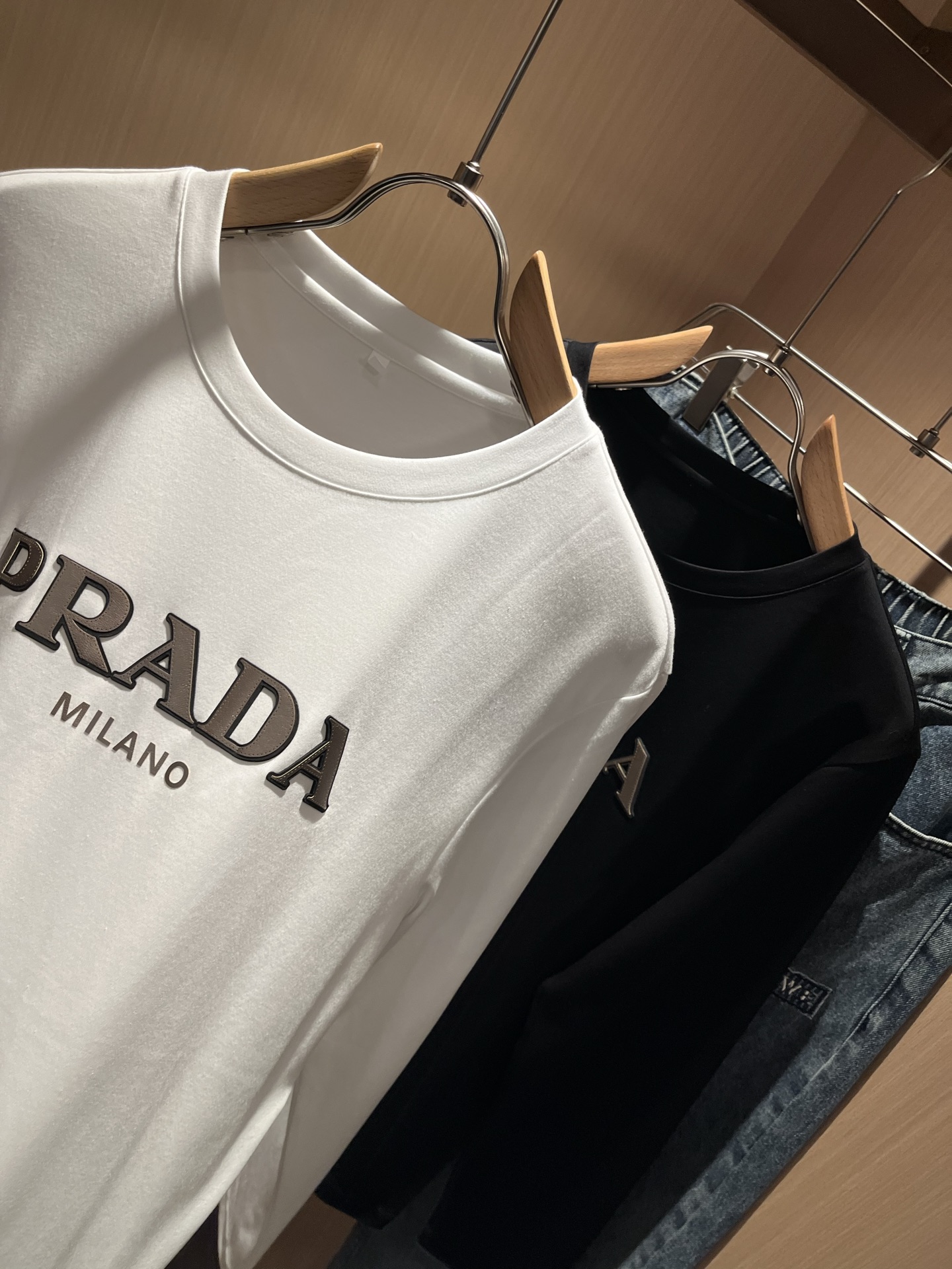 PRAD*A普*达2025秋冬新款男士长袖打底衫，最新款全网独家首上！！~既经典有时尚百搭，谁不爱啊，将