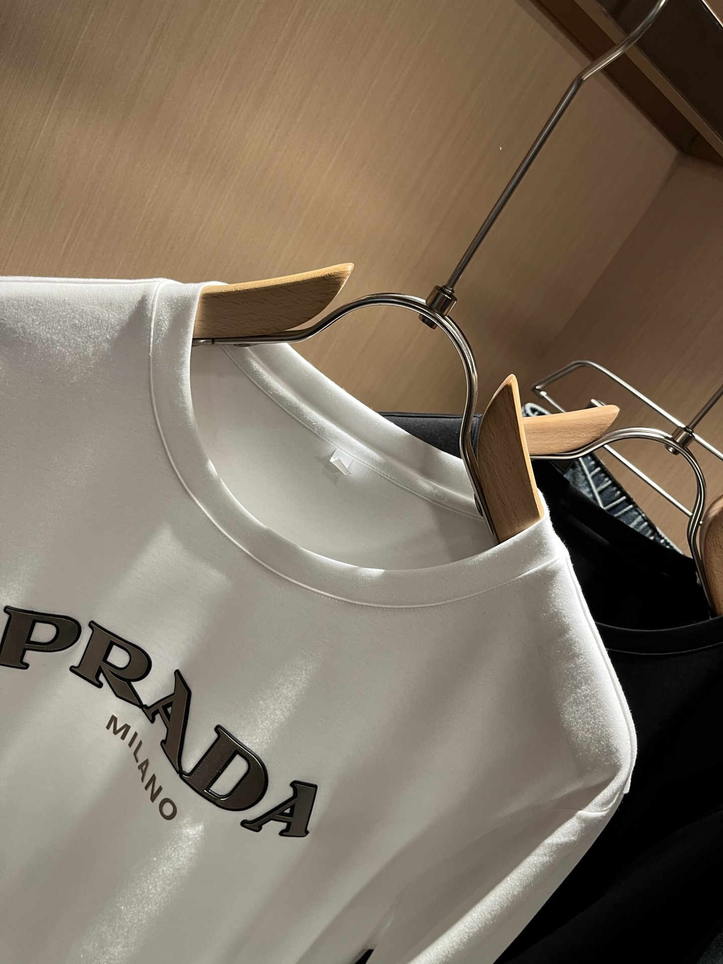 PRAD*A普*达2025秋冬新款男士长袖打底衫，最新款全网独家首上！！~既经典有时尚百搭，谁不爱啊，将