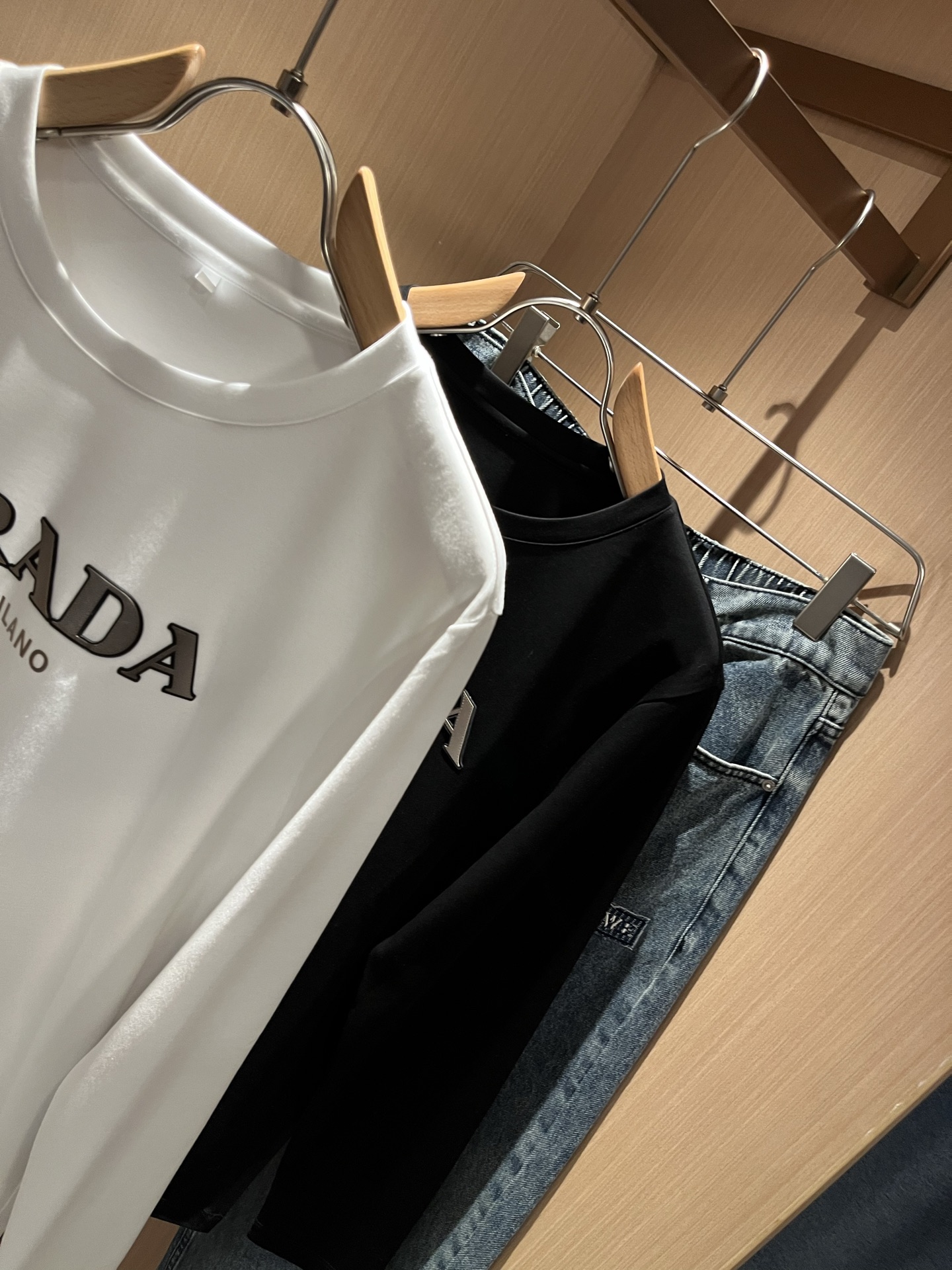 PRAD*A普*达2025秋冬新款男士长袖打底衫，最新款全网独家首上！！~既经典有时尚百搭，谁不爱啊，将