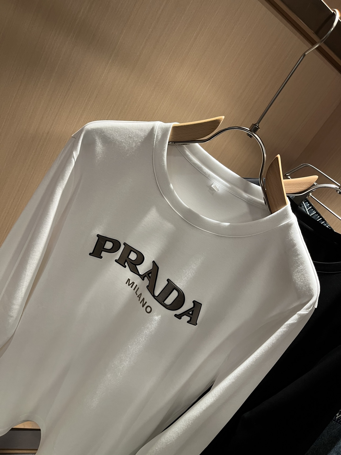 PRAD*A普*达2025秋冬新款男士长袖打底衫，最新款全网独家首上！！~既经典有时尚百搭，谁不爱啊，将