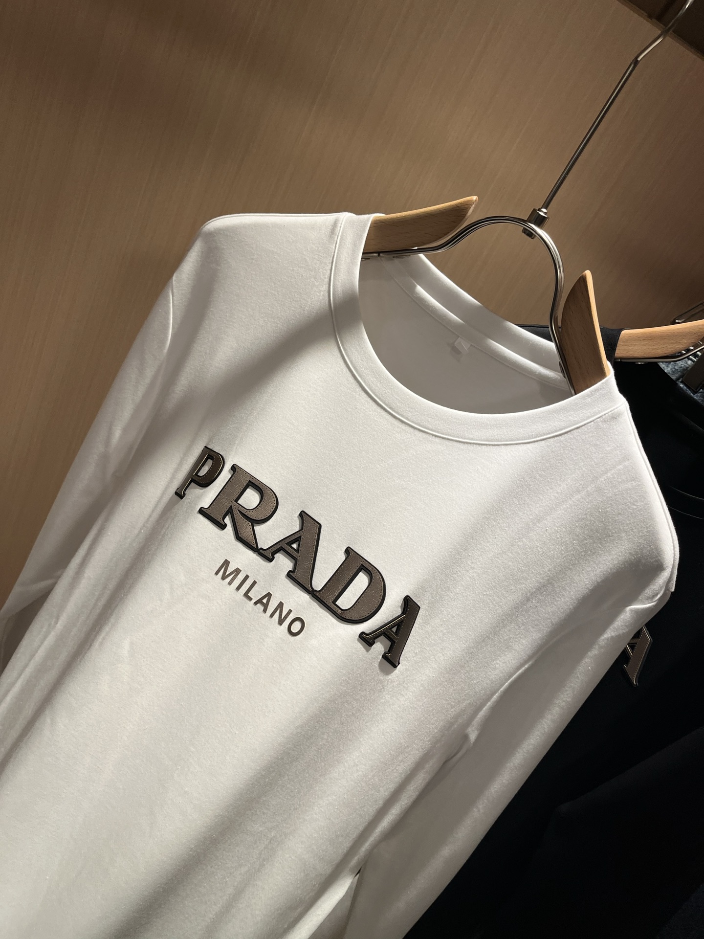 PRAD*A普*达2025秋冬新款男士长袖打底衫，最新款全网独家首上！！~既经典有时尚百搭，谁不爱啊，将