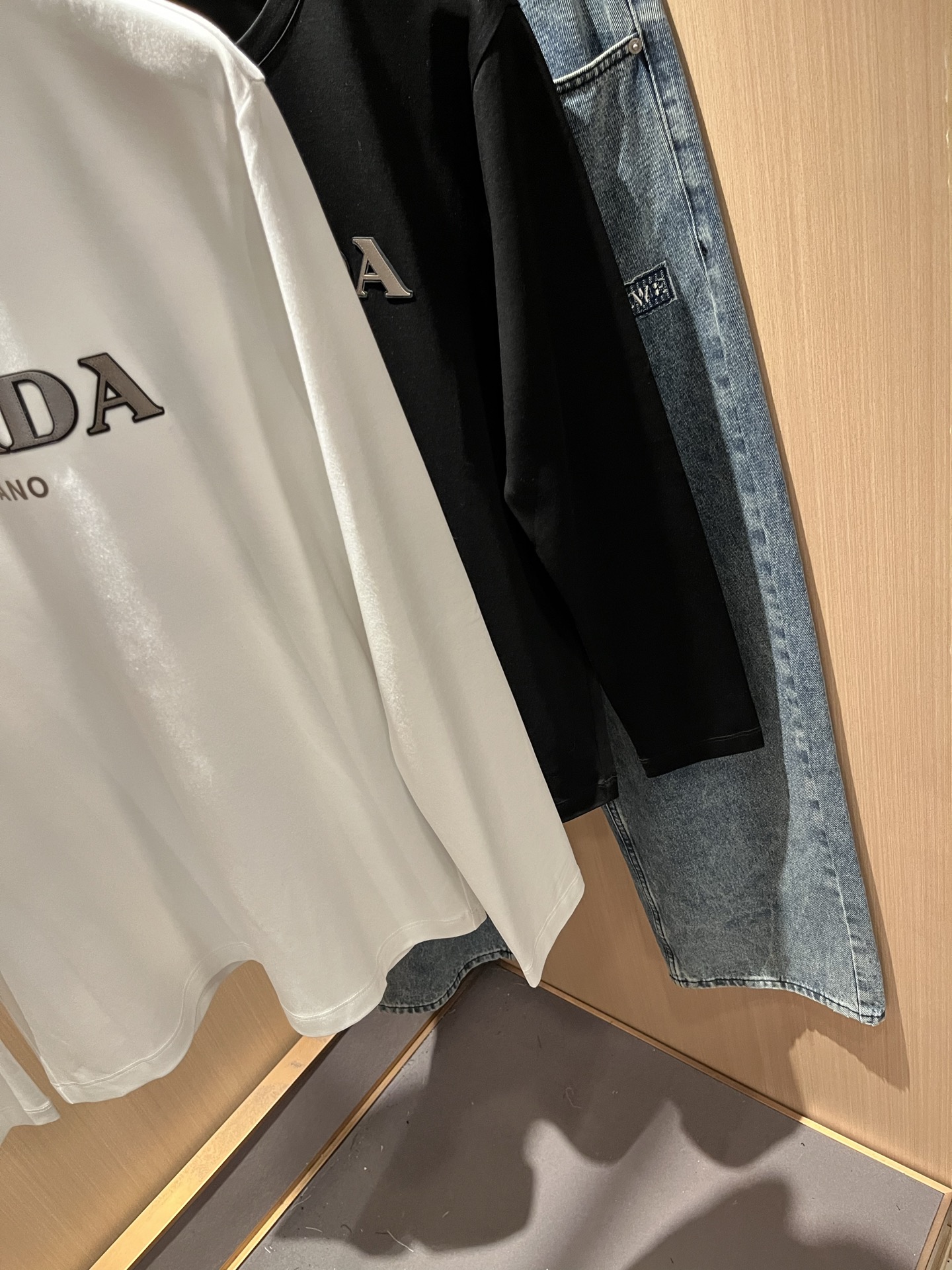 PRAD*A普*达2025秋冬新款男士长袖打底衫，最新款全网独家首上！！~既经典有时尚百搭，谁不爱啊，将