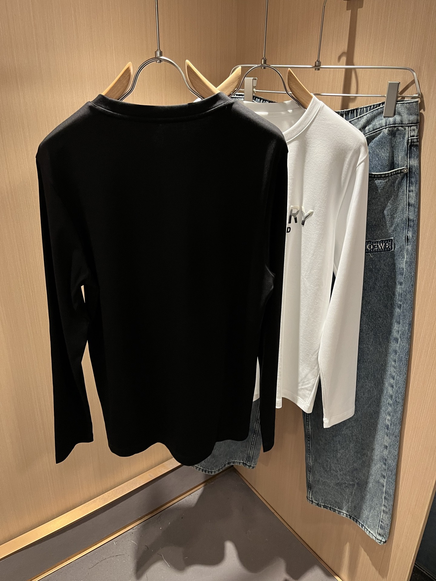 Bur*erry 巴*莉 2025秋季新款男士长袖打底，品牌最新设计元素！既不单调也不复杂,恰到好处的展