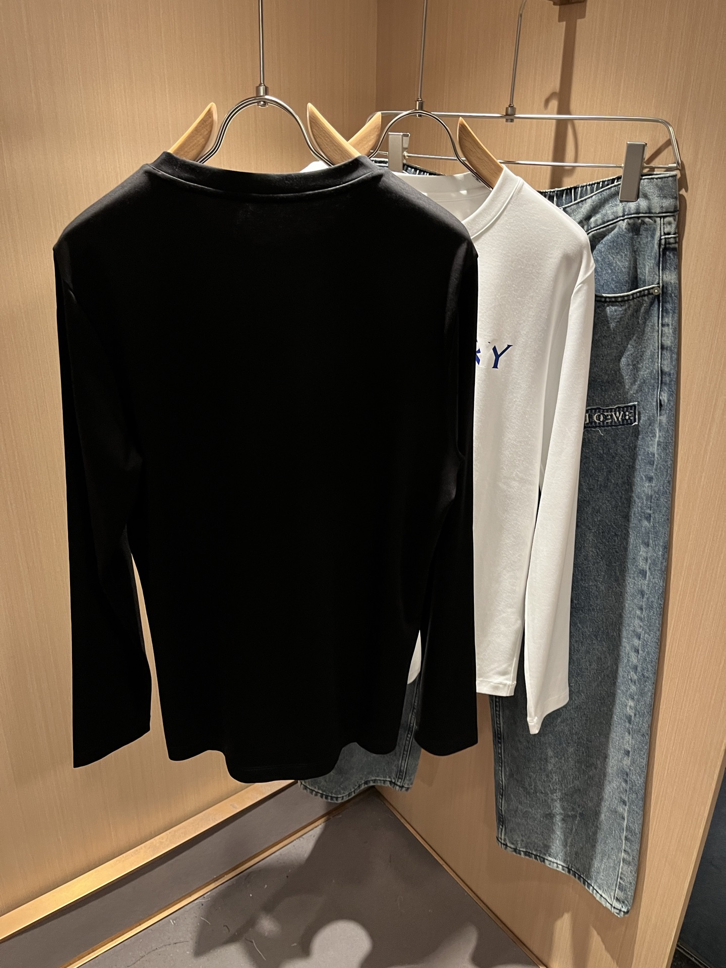 Bur*erry 巴*莉 2025秋季新款男士长袖打底，品牌最新设计元素！既不单调也不复杂,恰到好处的展