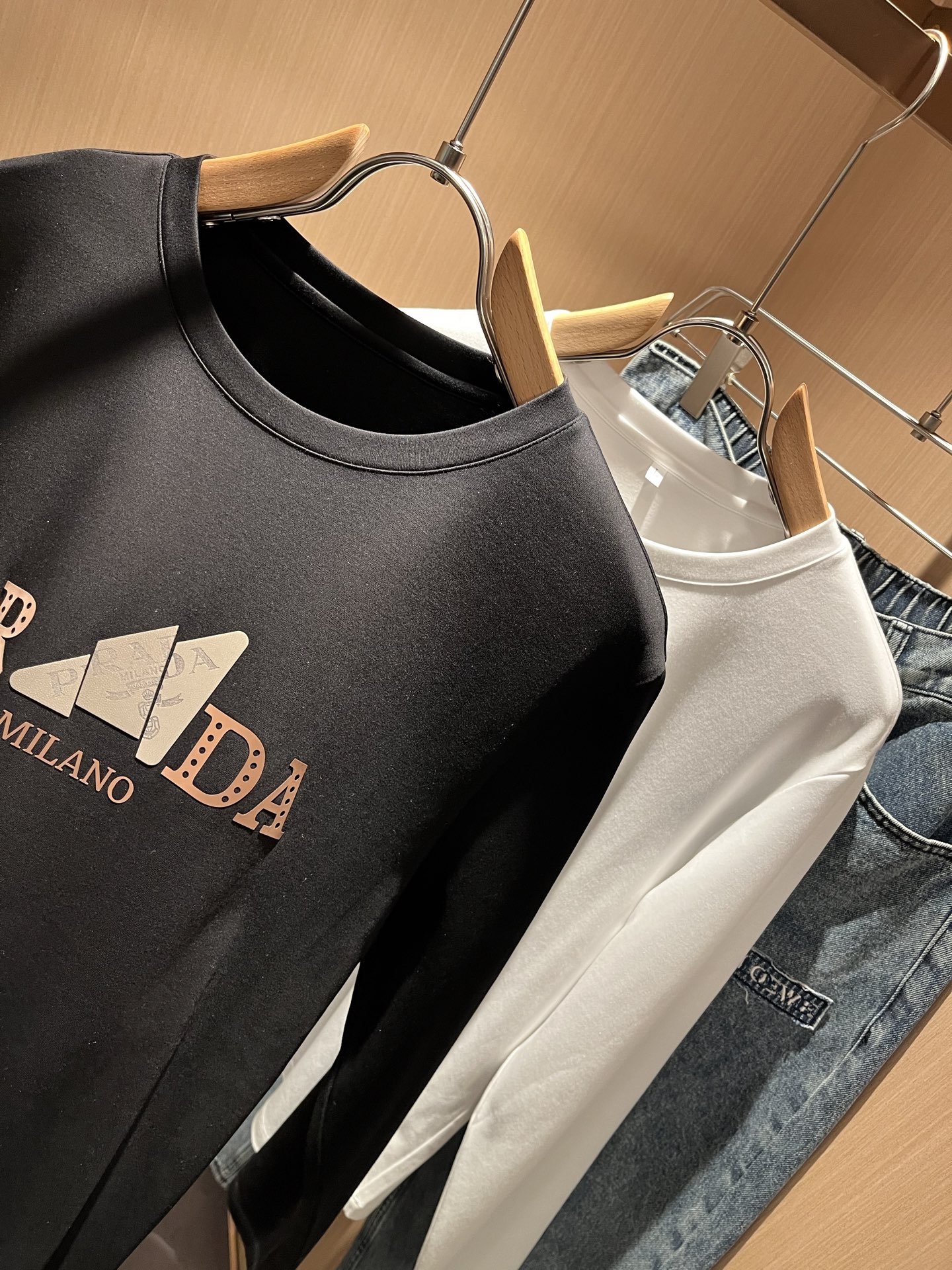 PRAD*A普*达2025秋冬新款男士长袖打底衫，最新款全网独家首上！！~既经典有时尚百搭，谁不爱啊，将