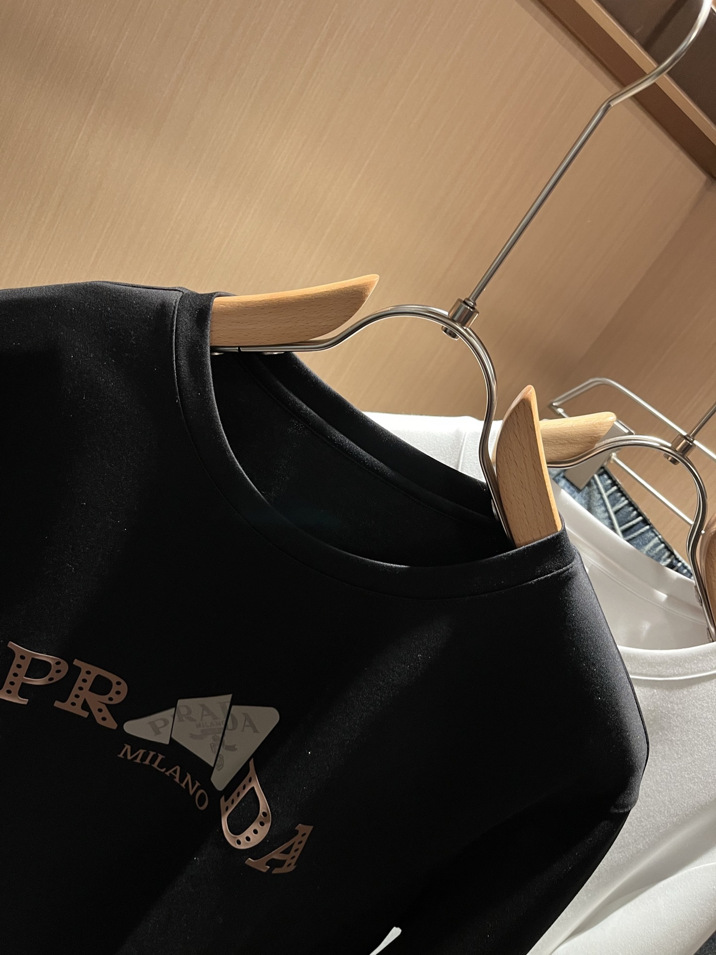 PRAD*A普*达2025秋冬新款男士长袖打底衫，最新款全网独家首上！！~既经典有时尚百搭，谁不爱啊，将