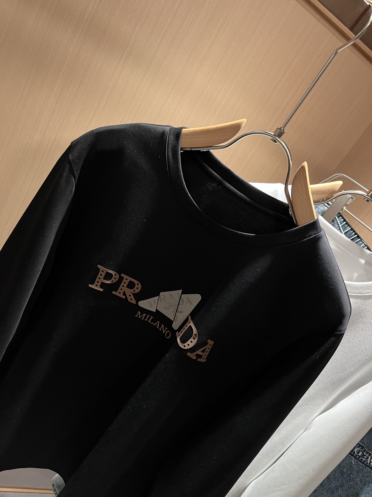 PRAD*A普*达2025秋冬新款男士长袖打底衫，最新款全网独家首上！！~既经典有时尚百搭，谁不爱啊，将