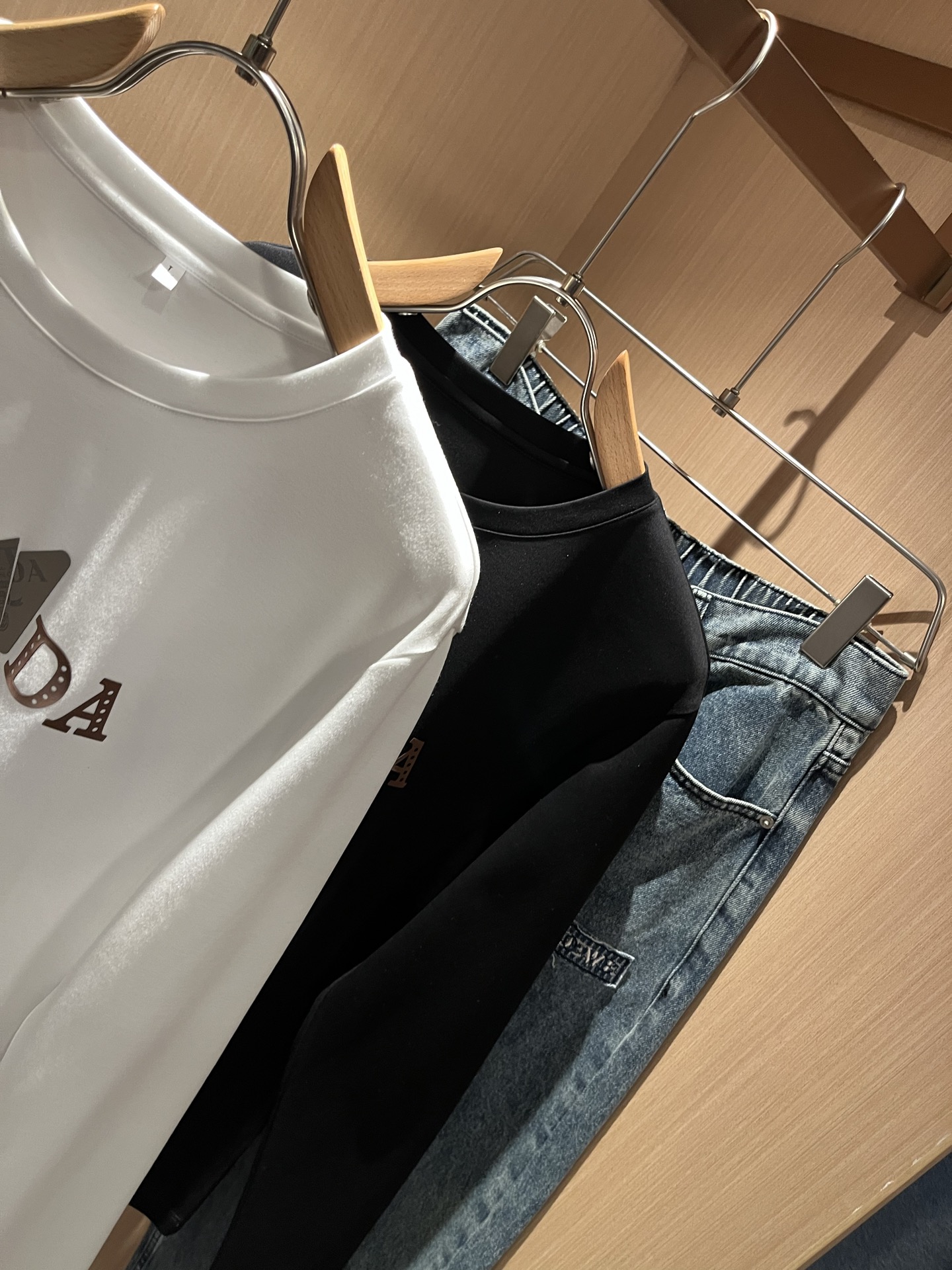 PRAD*A普*达2025秋冬新款男士长袖打底衫，最新款全网独家首上！！~既经典有时尚百搭，谁不爱啊，将