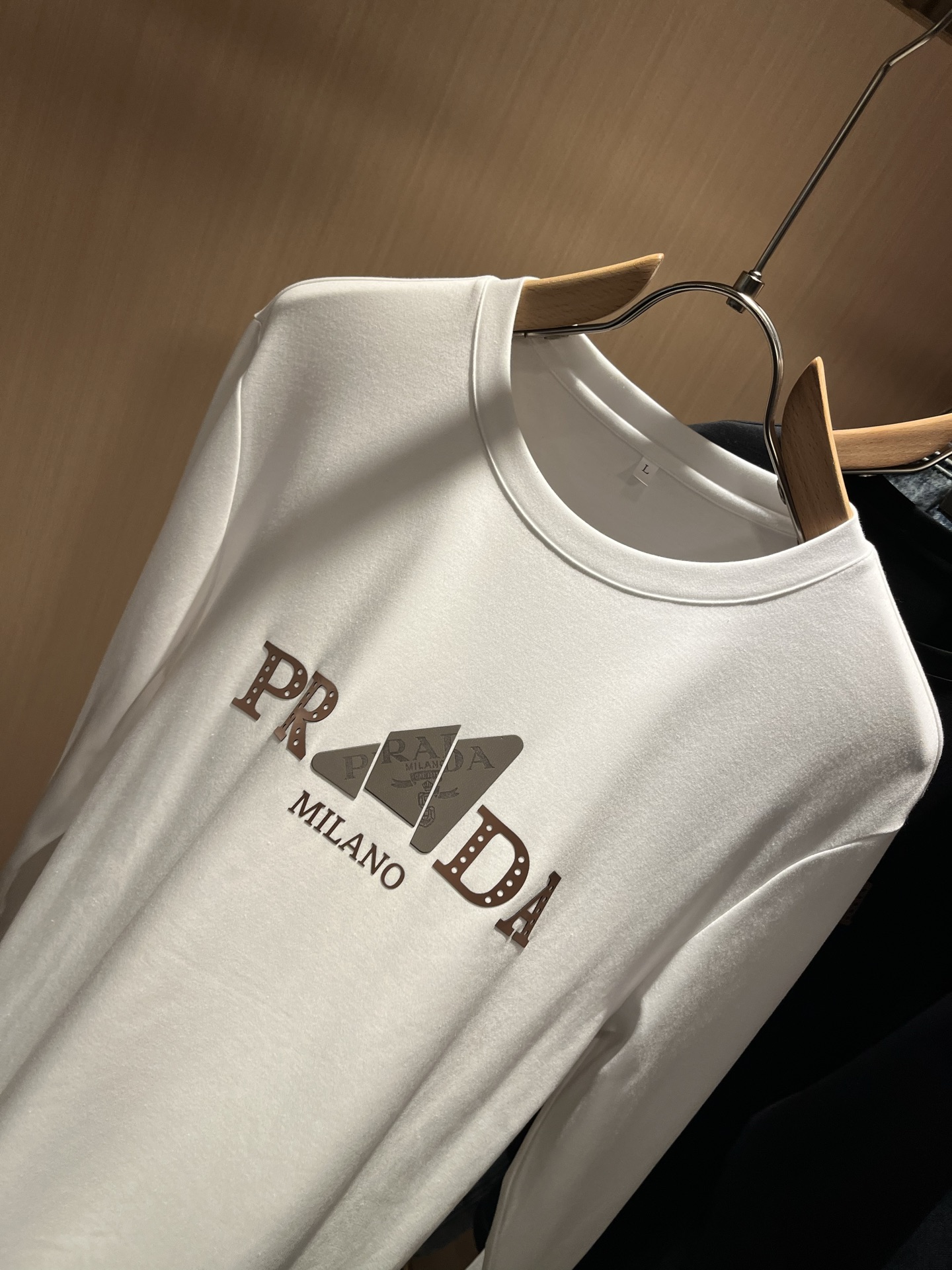 PRAD*A普*达2025秋冬新款男士长袖打底衫，最新款全网独家首上！！~既经典有时尚百搭，谁不爱啊，将