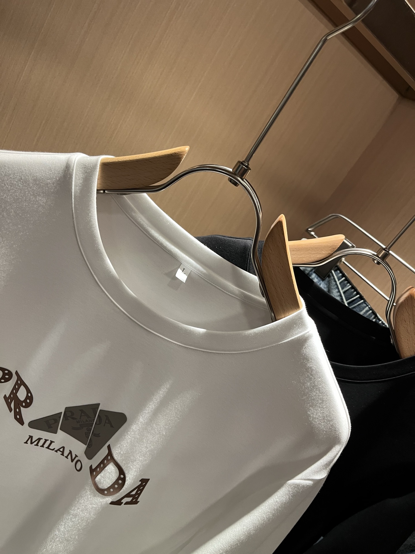 PRAD*A普*达2025秋冬新款男士长袖打底衫，最新款全网独家首上！！~既经典有时尚百搭，谁不爱啊，将