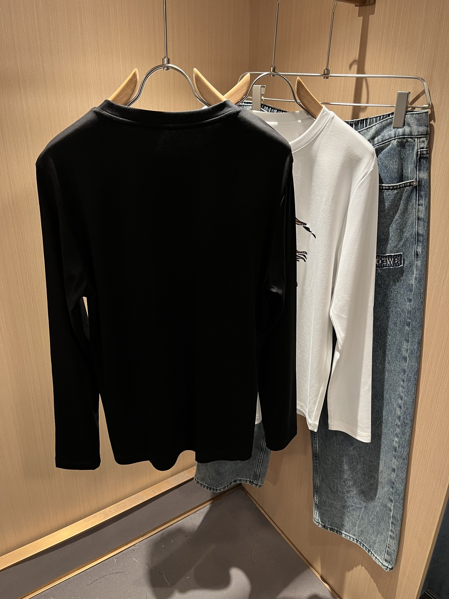 Bur*erry 巴*莉 2025秋季新款男士长袖打底，品牌最新设计元素！既不单调也不复杂,恰到好处的展