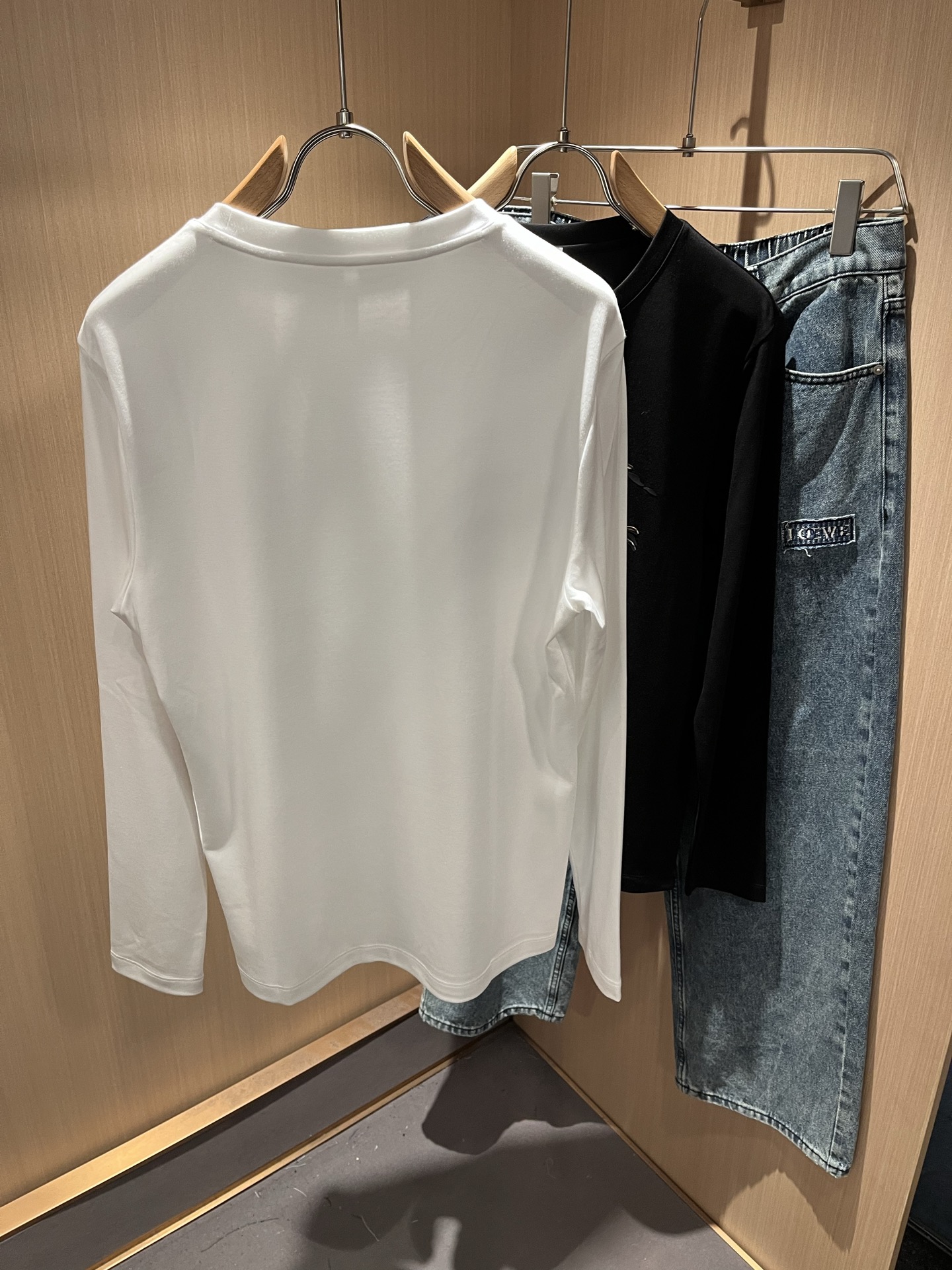 Bur*erry 巴*莉 2025秋季新款男士长袖打底，品牌最新设计元素！既不单调也不复杂,恰到好处的展