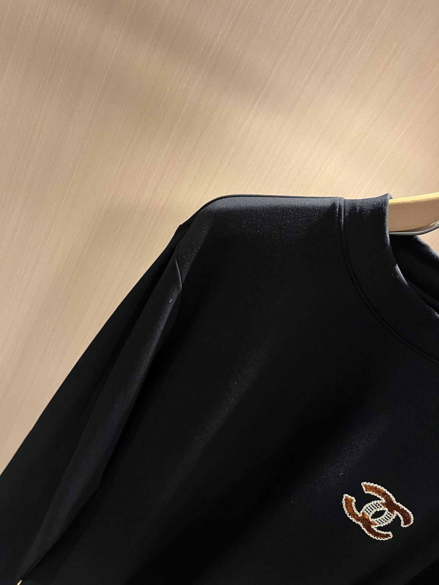 小香情侣款T恤CHA**L 2025秋冬新款创意休闲男女同款👫打底衫，秒杀业内的欧美贸易私单，CHA**