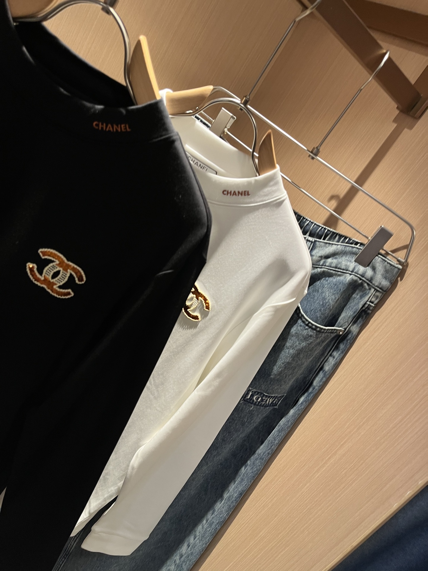 小香情侣款T恤CHA**L 2025秋冬新款创意休闲男女同款👫打底衫，秒杀业内的欧美贸易私单，CHA**